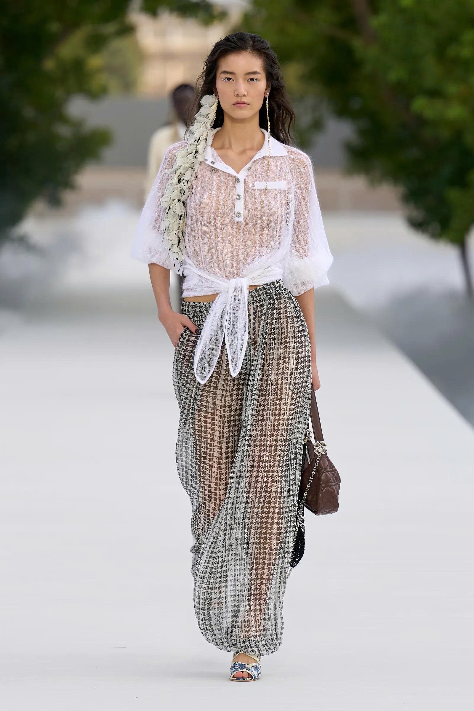 Hinh anh Dior Women's Spring/Summer 2027: Tìm thấy vẻ đẹp trong những bất toàn của tự nhiên 32