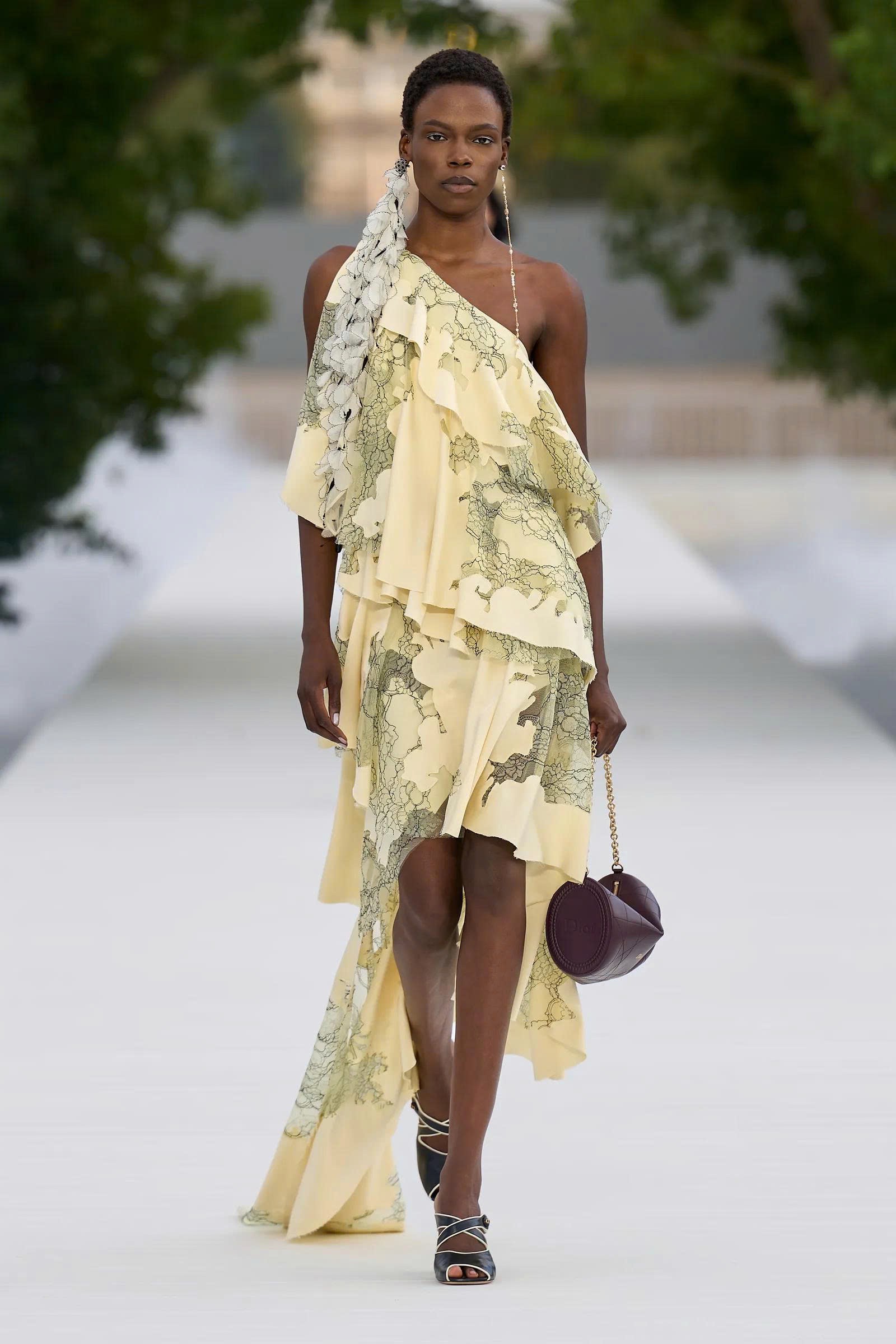 Hinh anh Dior Women's Spring/Summer 2027: Tìm thấy vẻ đẹp trong những bất toàn của tự nhiên 31