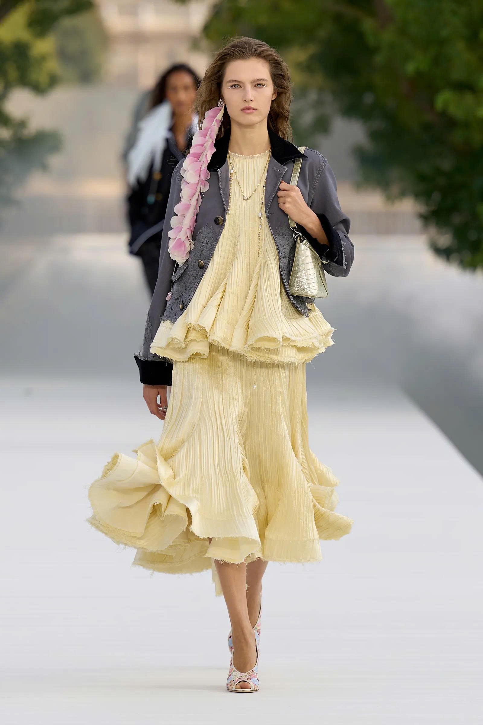 Hinh anh Dior Women's Spring/Summer 2027: Tìm thấy vẻ đẹp trong những bất toàn của tự nhiên 34