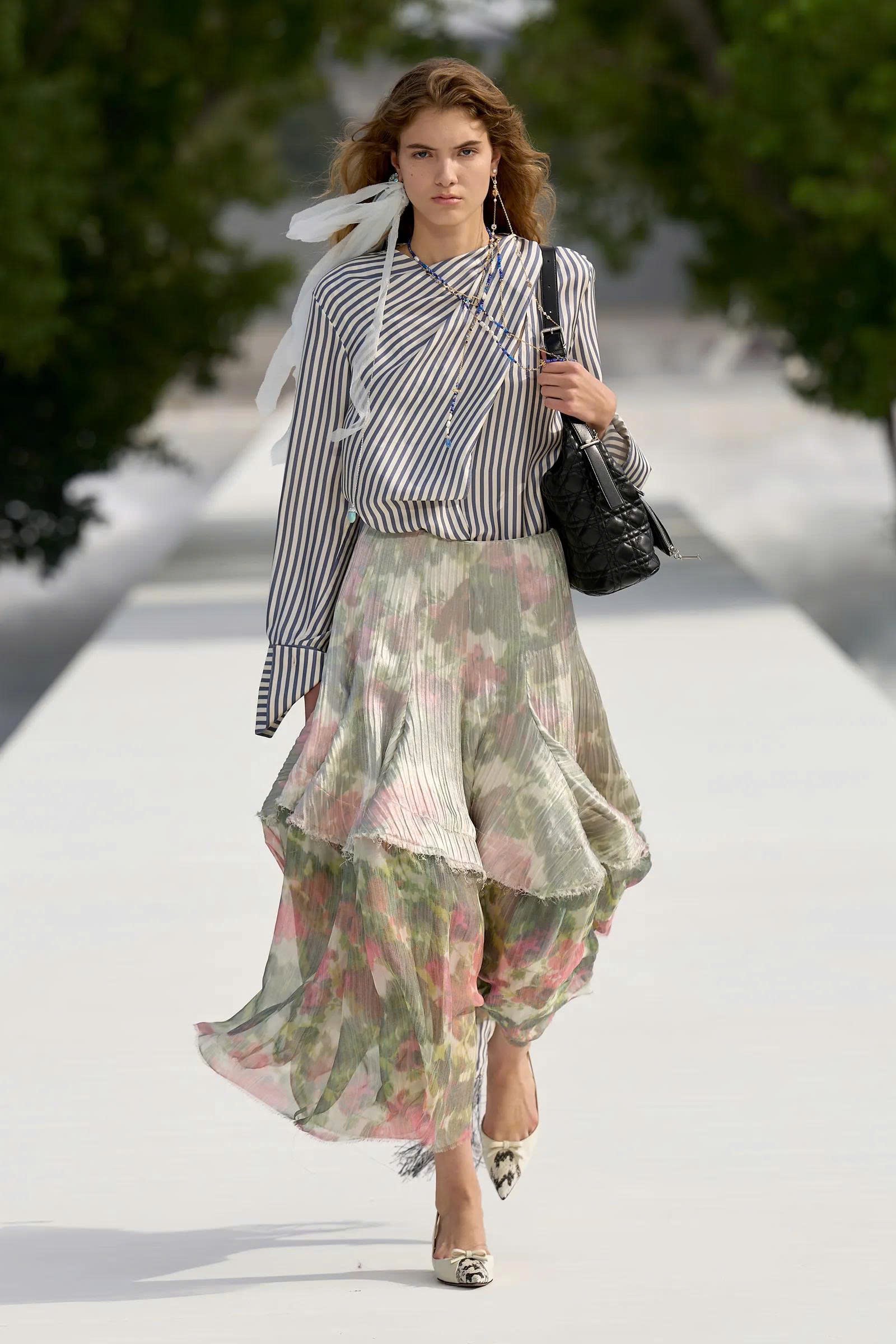Hinh anh Dior Women's Spring/Summer 2027: Tìm thấy vẻ đẹp trong những bất toàn của tự nhiên 35