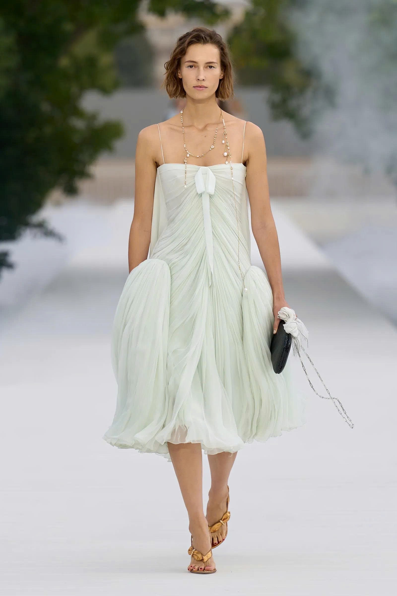 Hinh anh Dior Women's Spring/Summer 2027: Tìm thấy vẻ đẹp trong những bất toàn của tự nhiên 40