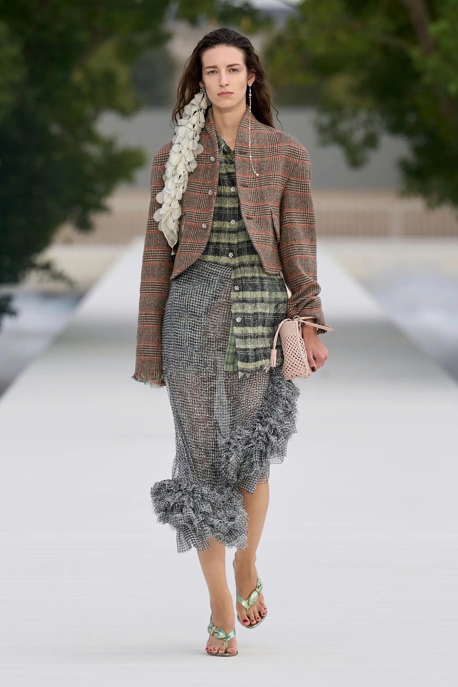 Hinh anh Dior Women's Spring/Summer 2027: Tìm thấy vẻ đẹp trong những bất toàn của tự nhiên 43