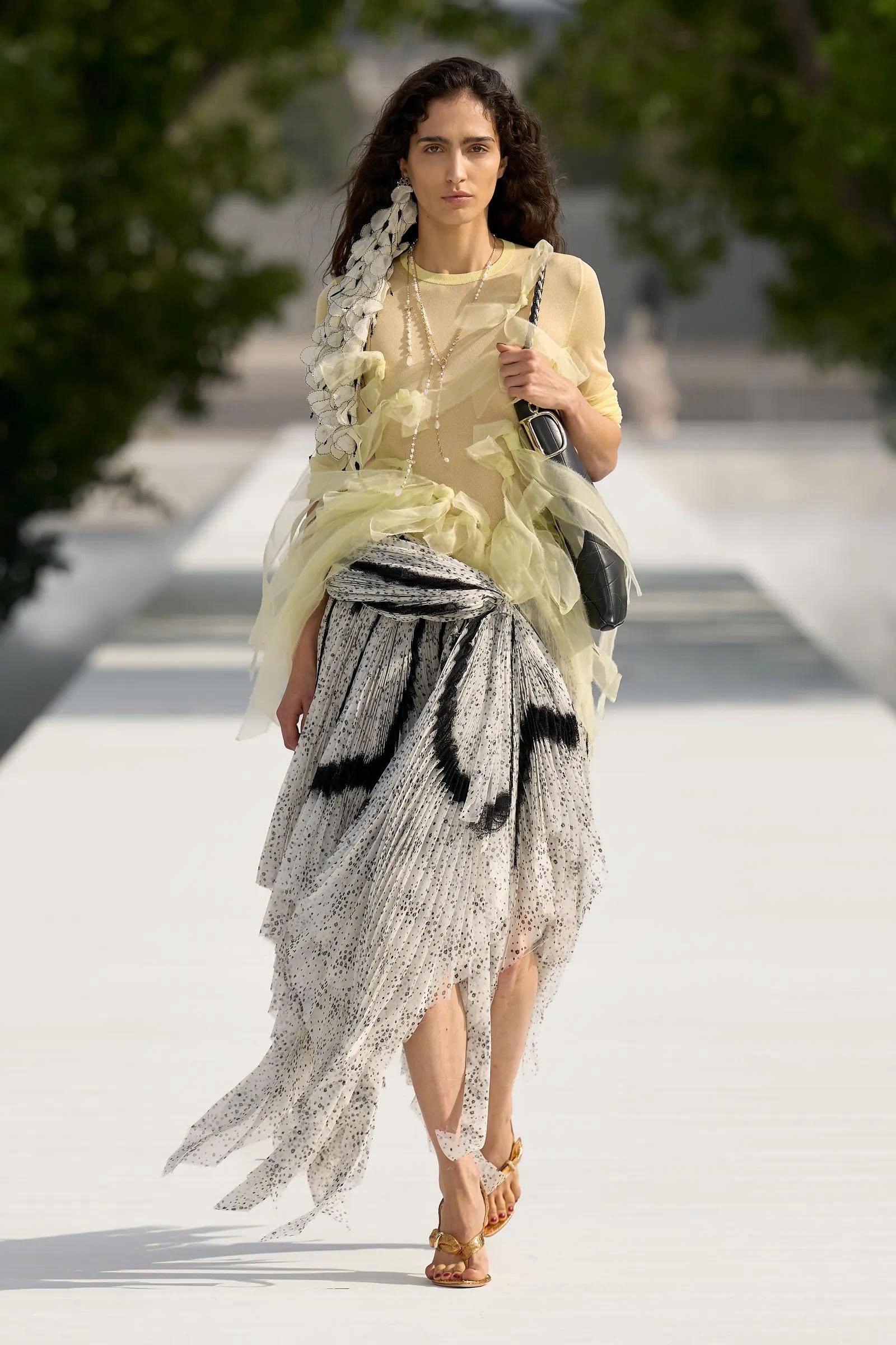 Hinh anh Dior Women's Spring/Summer 2027: Tìm thấy vẻ đẹp trong những bất toàn của tự nhiên 36