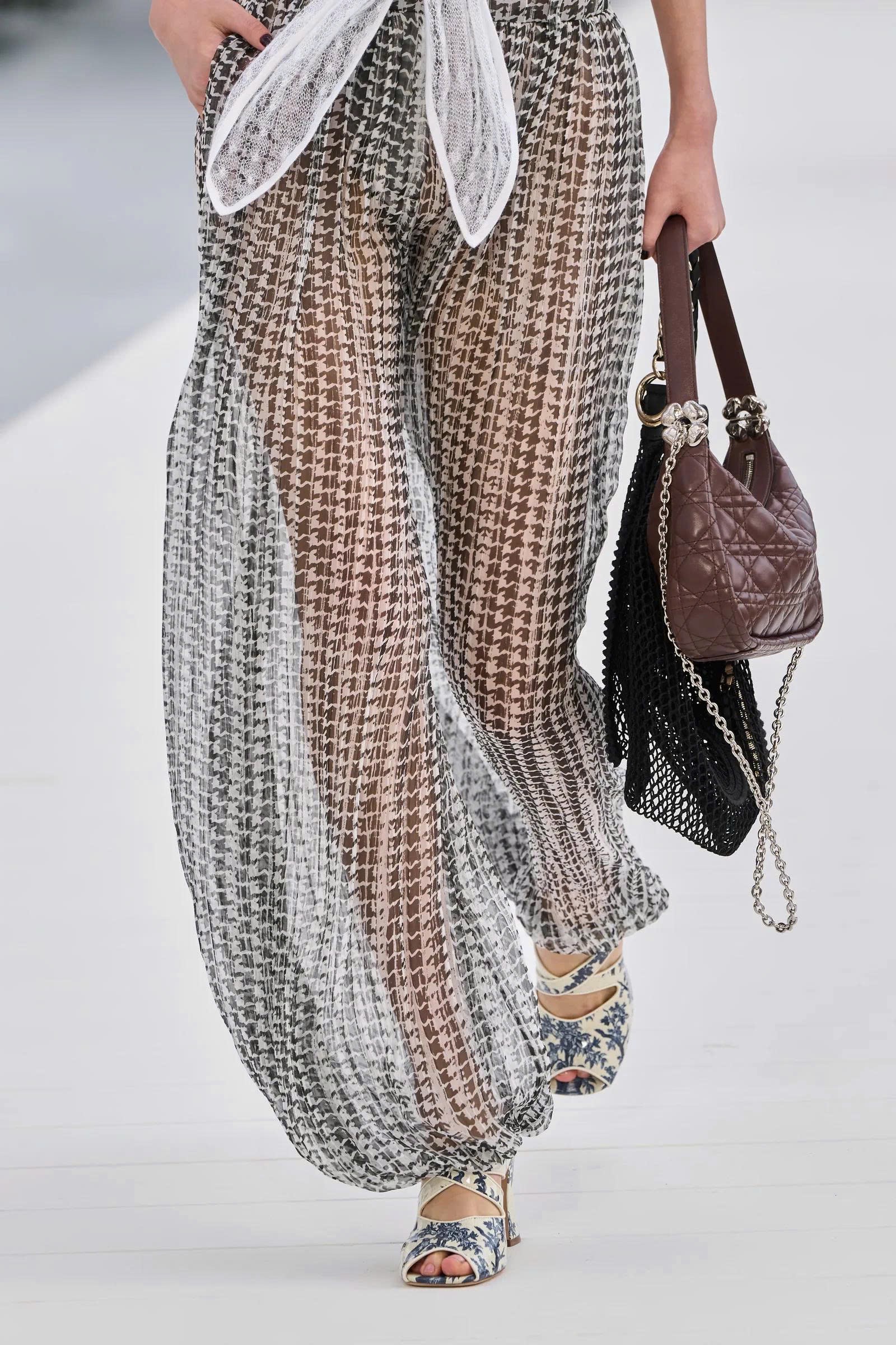 Hinh anh Dior Women's Spring/Summer 2027: Tìm thấy vẻ đẹp trong những bất toàn của tự nhiên 46