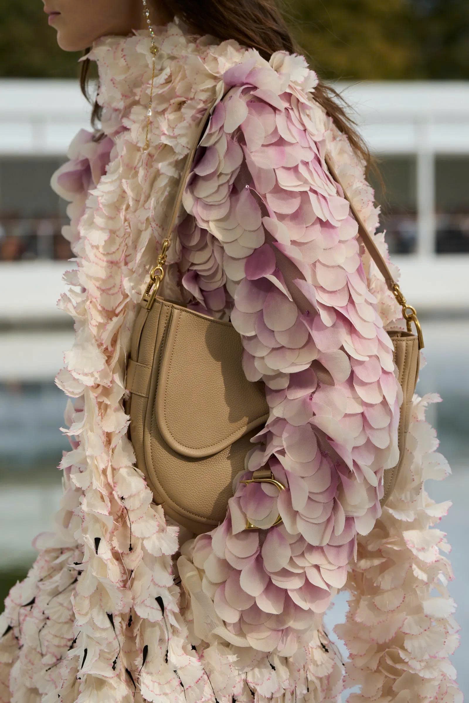 Hinh anh Dior Women's Spring/Summer 2027: Tìm thấy vẻ đẹp trong những bất toàn của tự nhiên 51