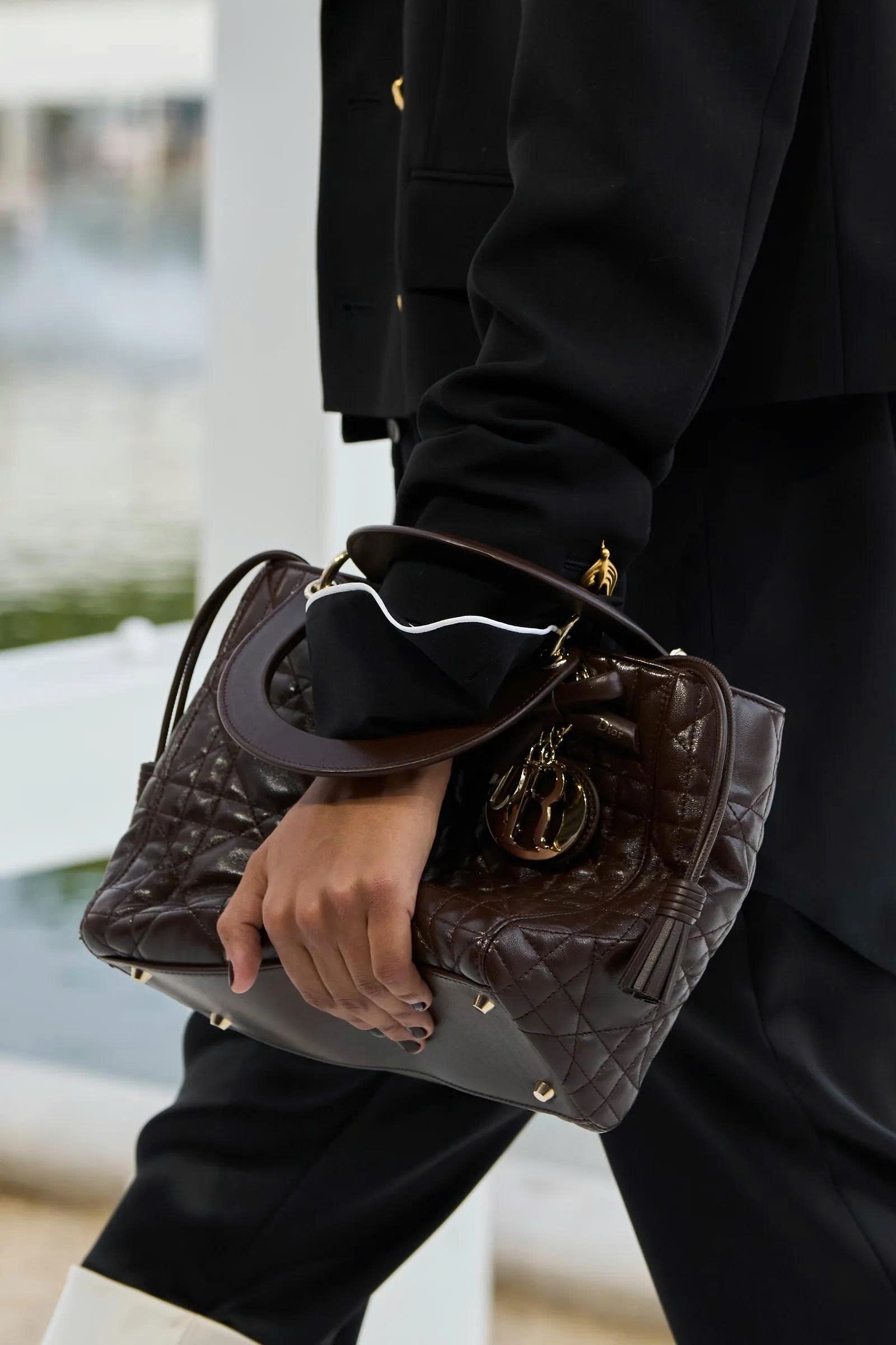 Hinh anh Dior Women's Spring/Summer 2027: Tìm thấy vẻ đẹp trong những bất toàn của tự nhiên 53