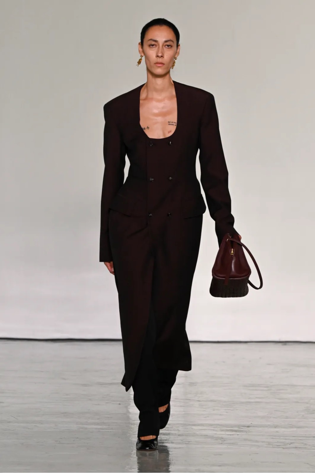 Hinh anh Bottega Veneta Xuân Hè 2027: Khúc giao mùa và lời tự tình của kỹ nghệ thủ công 36