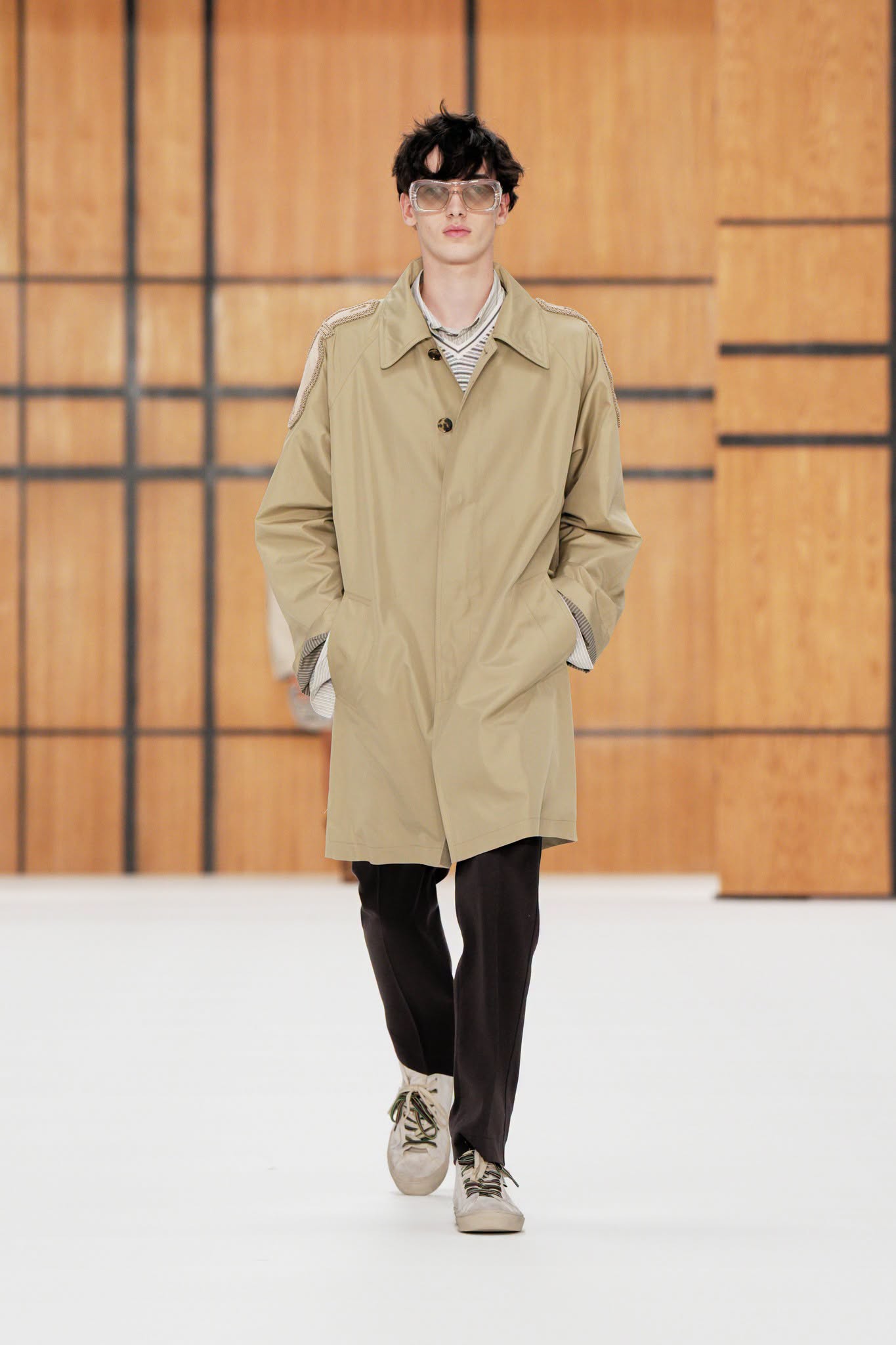 Hinh anh Burberry Xuân Hè 2027: Lắng nghe nhịp đập mùa hè nước Anh đầy thi vị 19