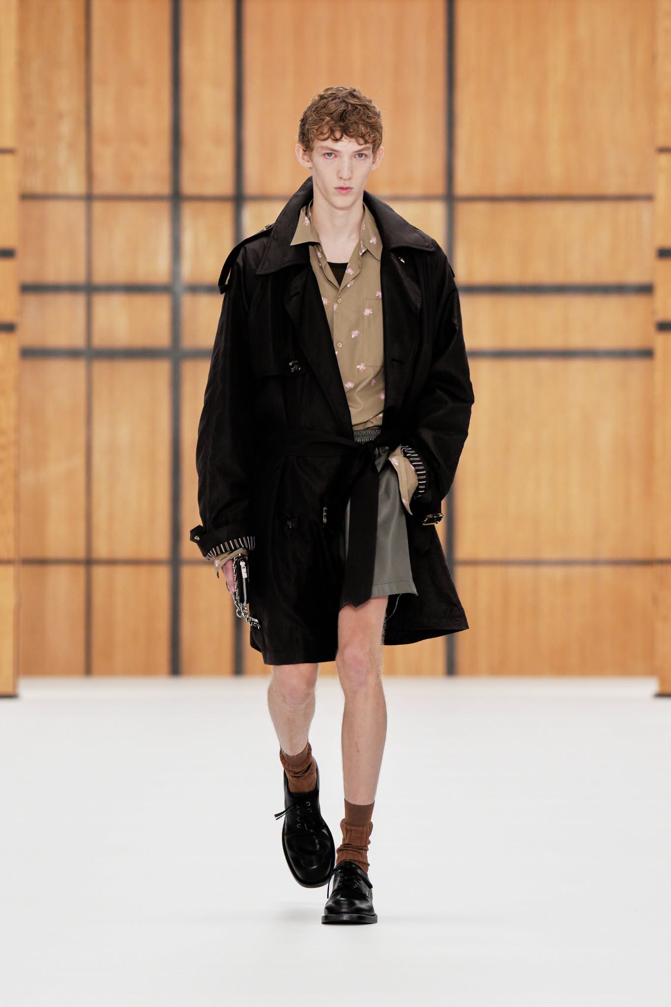 Hinh anh Burberry Xuân Hè 2027: Lắng nghe nhịp đập mùa hè nước Anh đầy thi vị 20