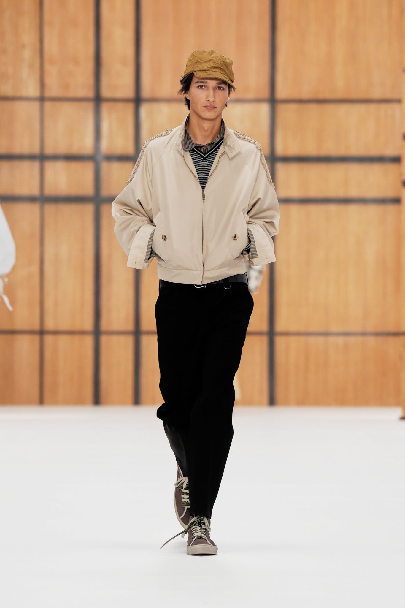 Hinh anh Burberry Xuân Hè 2027: Lắng nghe nhịp đập mùa hè nước Anh đầy thi vị 23
