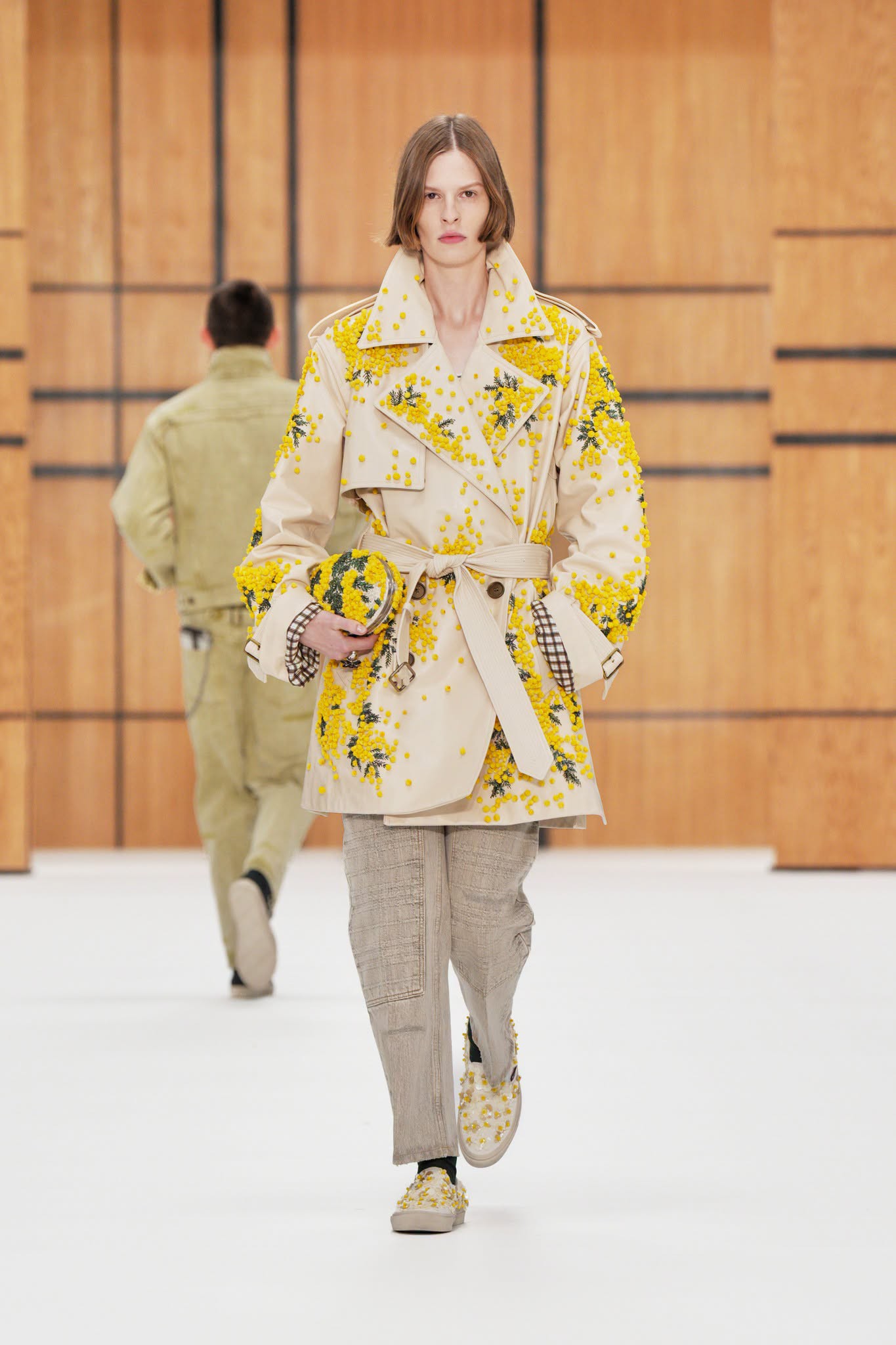 Hinh anh Burberry Xuân Hè 2027: Lắng nghe nhịp đập mùa hè nước Anh đầy thi vị 15