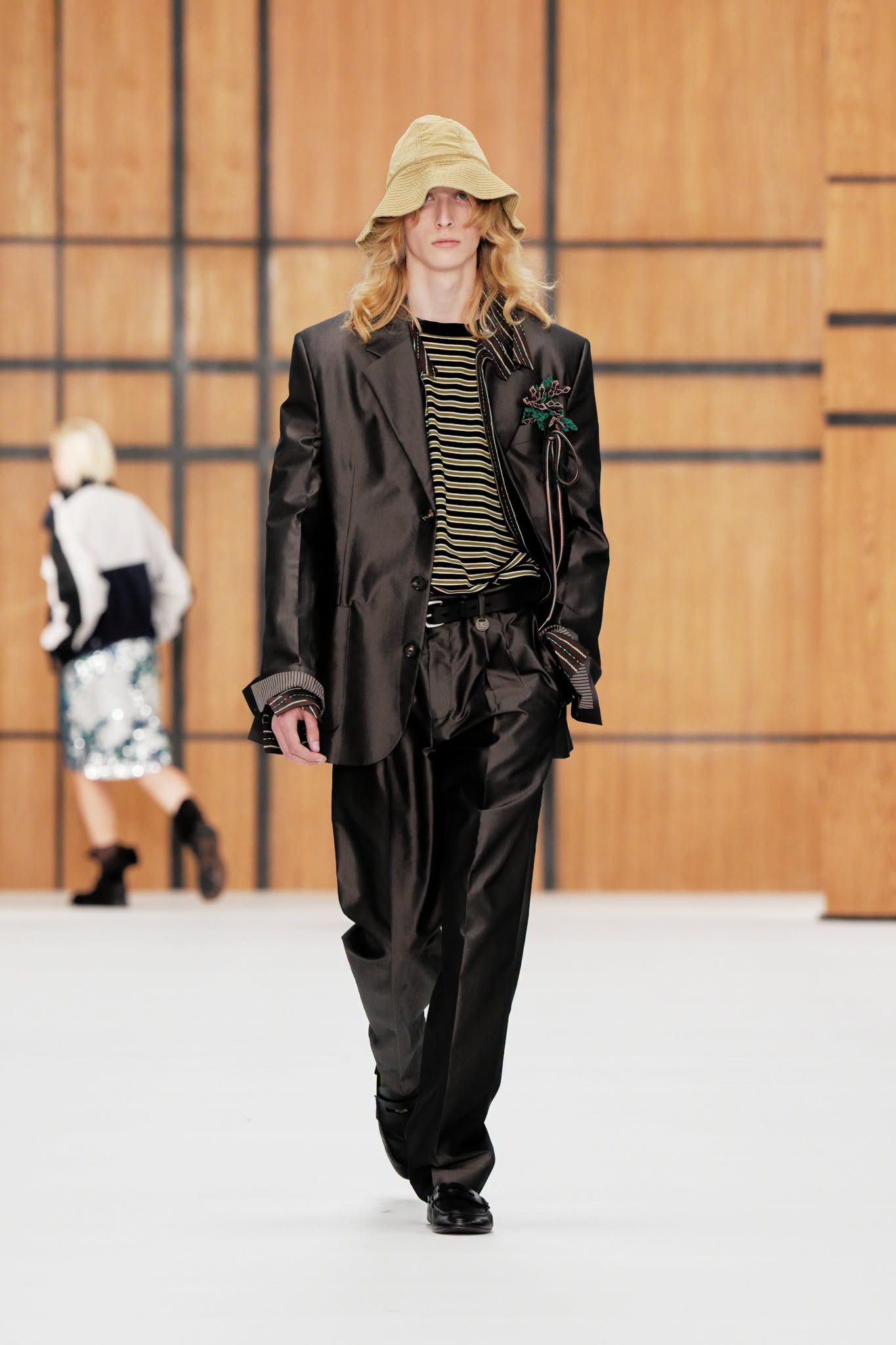 Hinh anh Burberry Xuân Hè 2027: Lắng nghe nhịp đập mùa hè nước Anh đầy thi vị 21