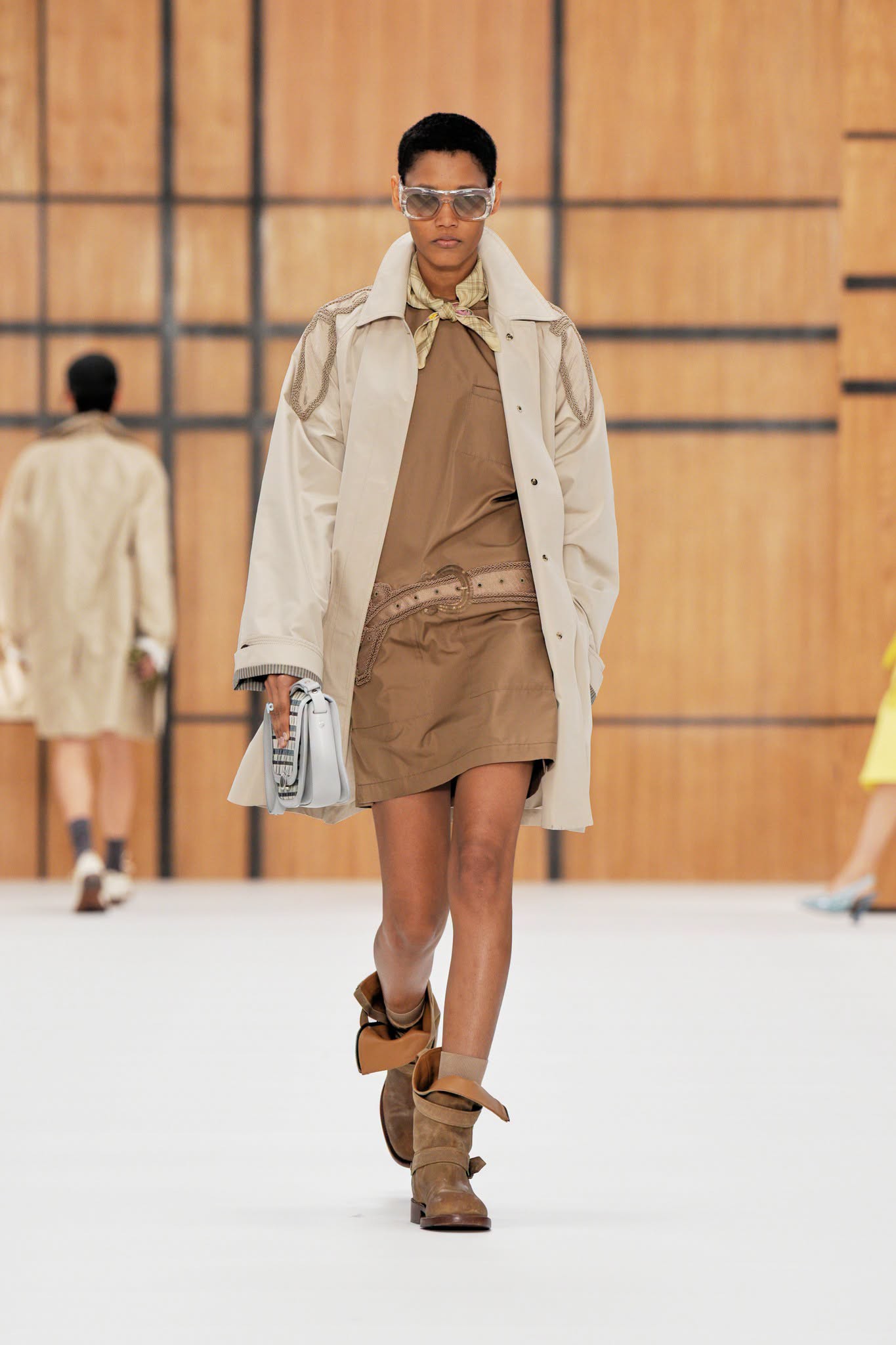 Hinh anh Burberry Xuân Hè 2027: Lắng nghe nhịp đập mùa hè nước Anh đầy thi vị 8