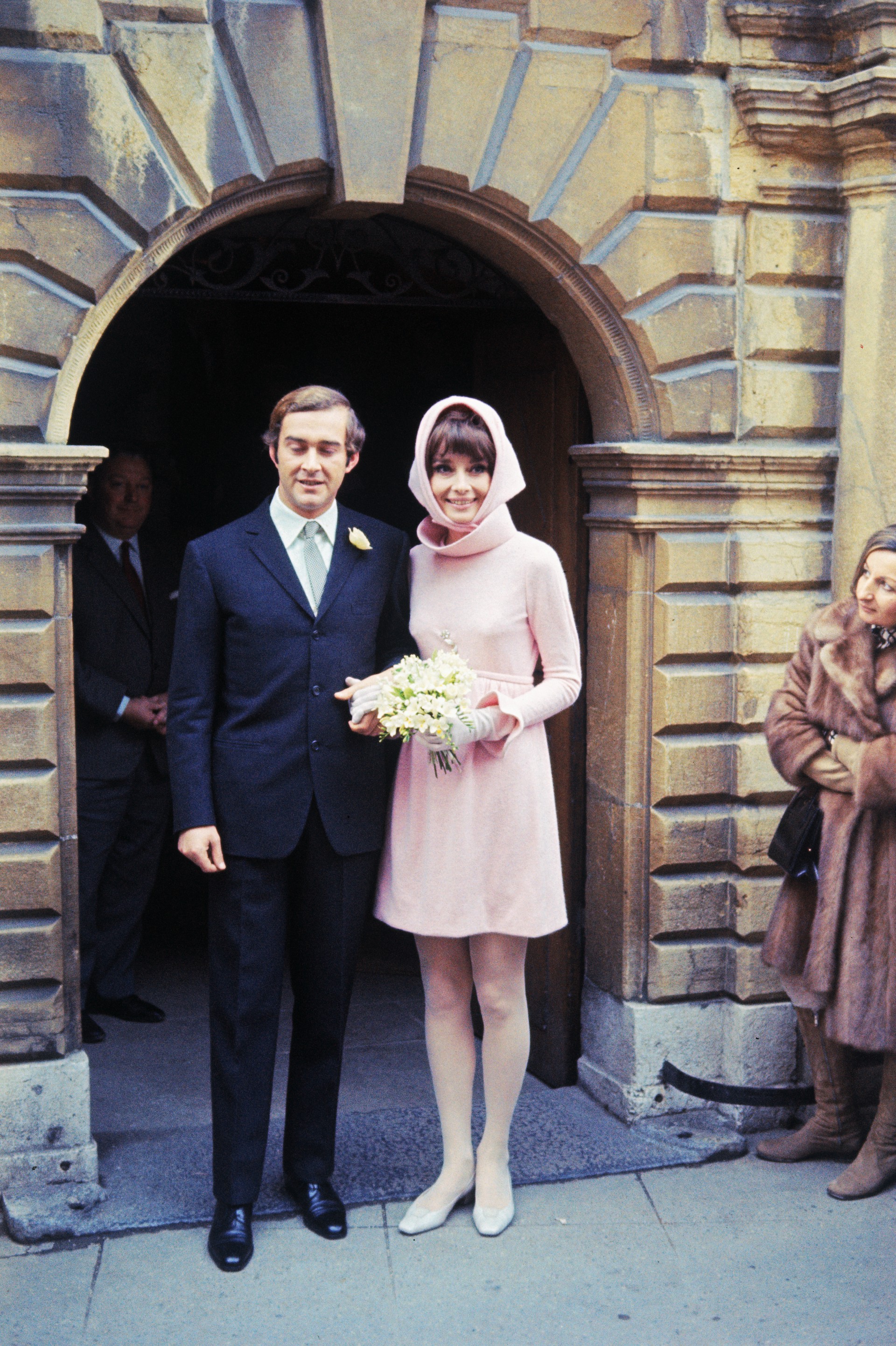 Hinh anh 4 lần Audrey Hepburn diện váy cưới và dạ hội làm nên “huyền thoại” 17