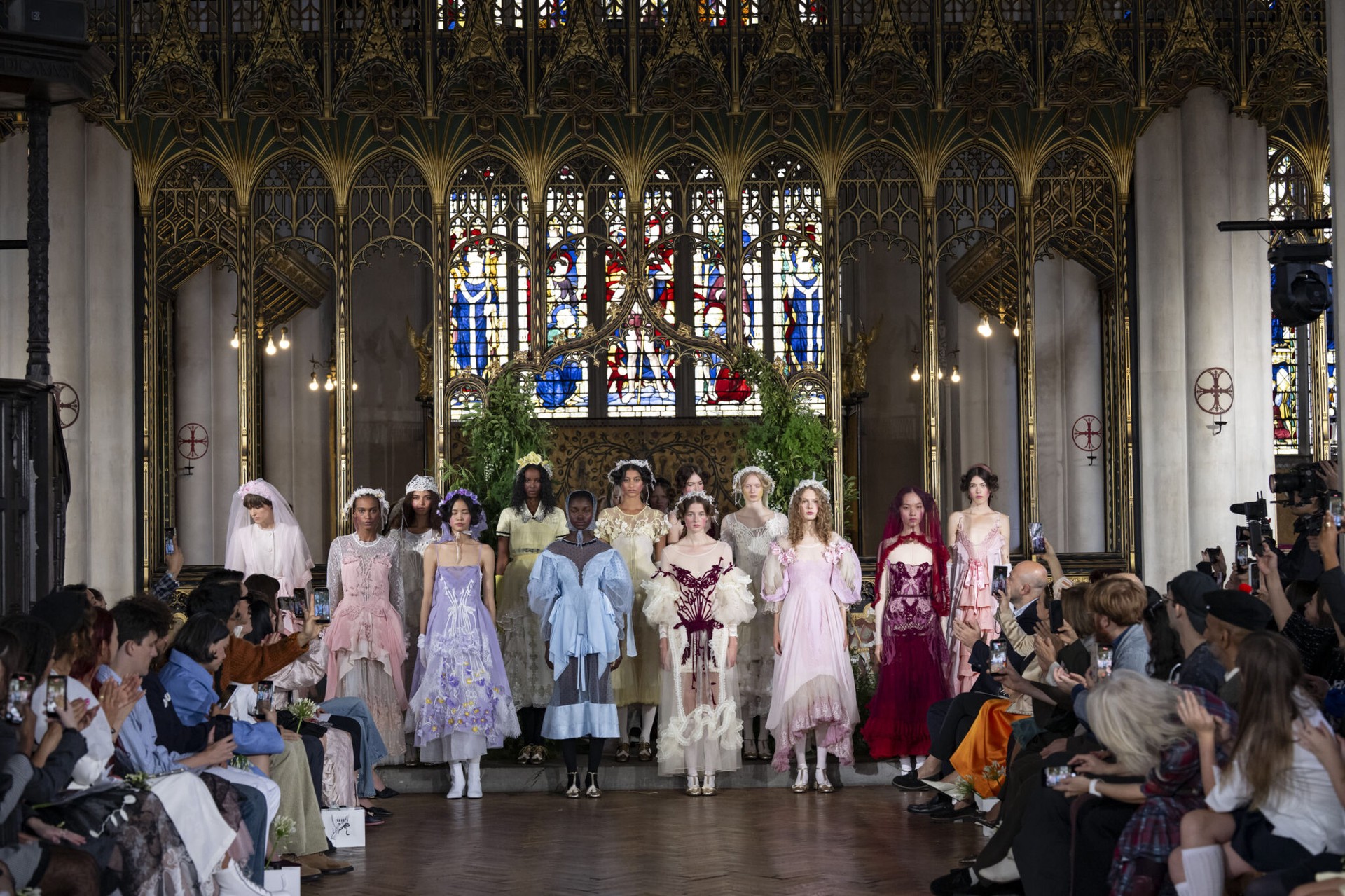 Hinh anh London Fashion Week Xuân Hè 2027: Nổi loạn và lãng mạn 6