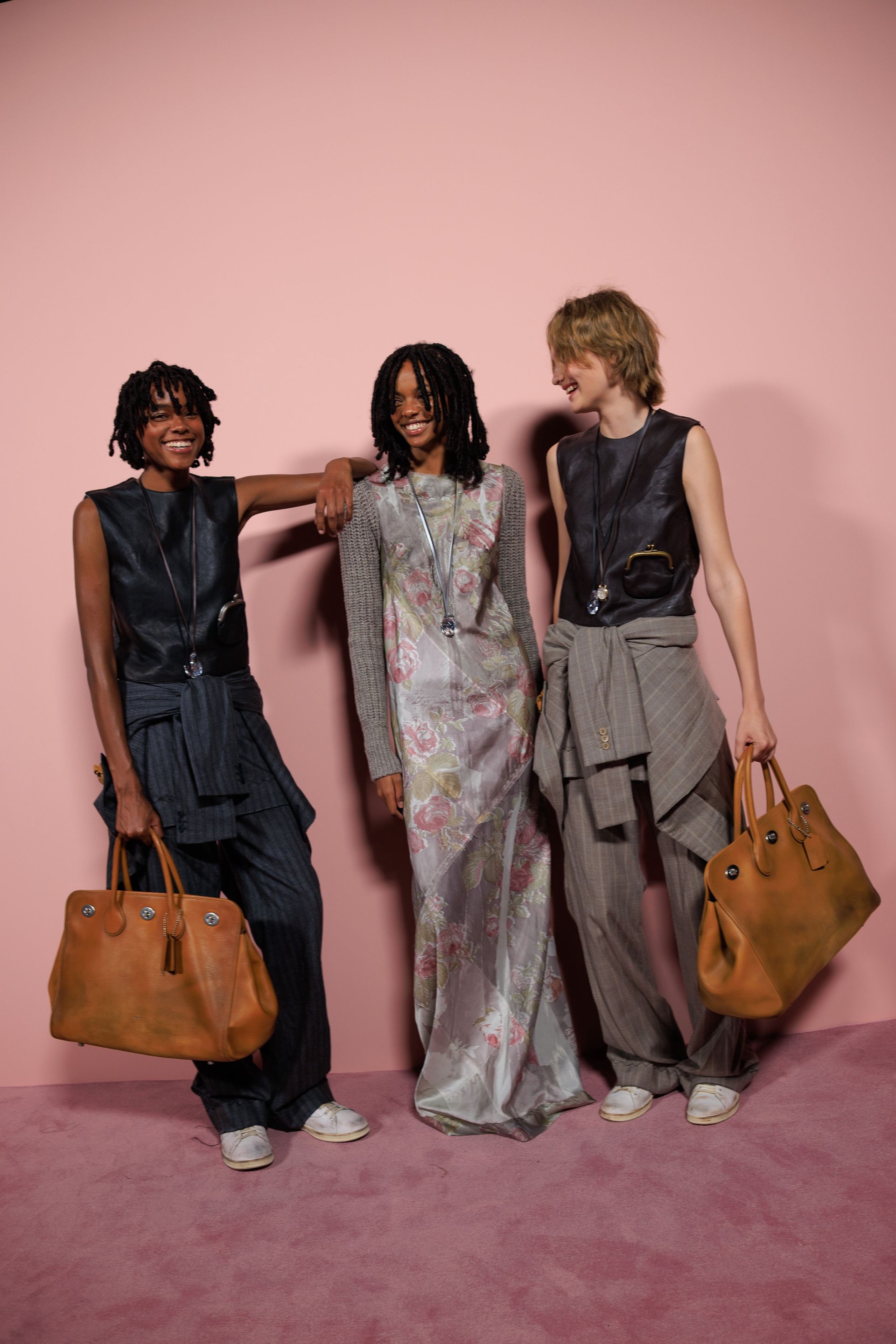 Hinh anh Xu hướng Phụ kiện NYFW Xuân Hè 2027: Lời khai từ với chủ nghĩa tối giản 3