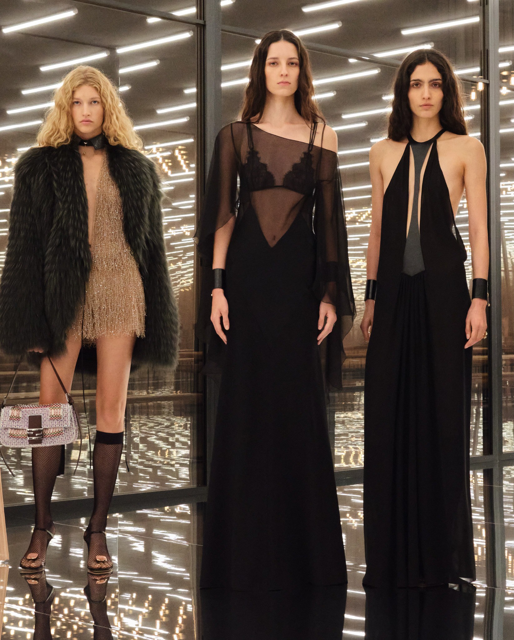 Hinh anh Fendi Xuân Hè 2027: Lạc bước qua tấm gương soi 1