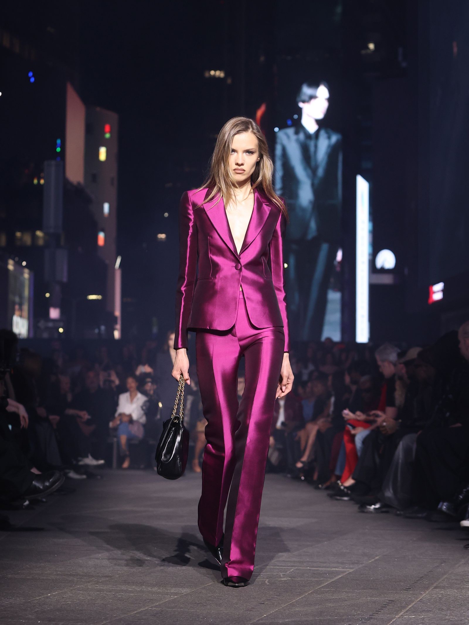 Hinh anh Demna có đang loay hoay trước bài toán khôi phục “chất Gucci”? 17