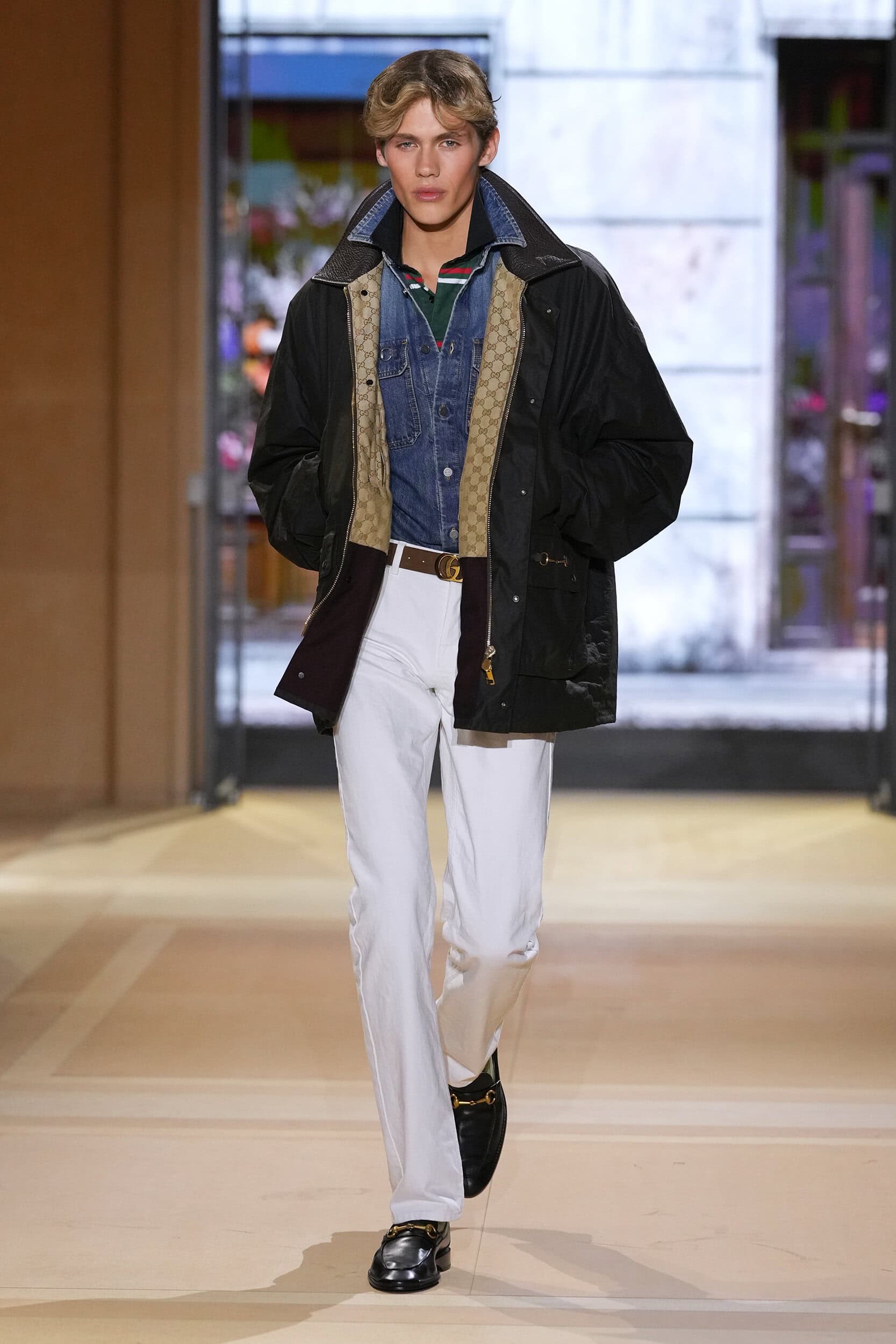Hinh anh Bên trong cửa hiệu giả lập Gucci trên sàn diễn Xuân Hè 2027 7