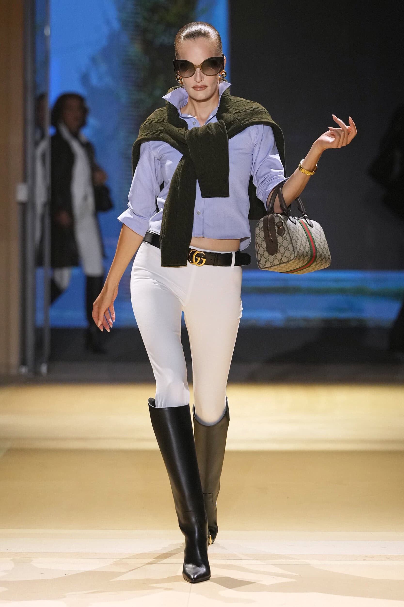 Hinh anh Bên trong cửa hiệu giả lập Gucci trên sàn diễn Xuân Hè 2027 19