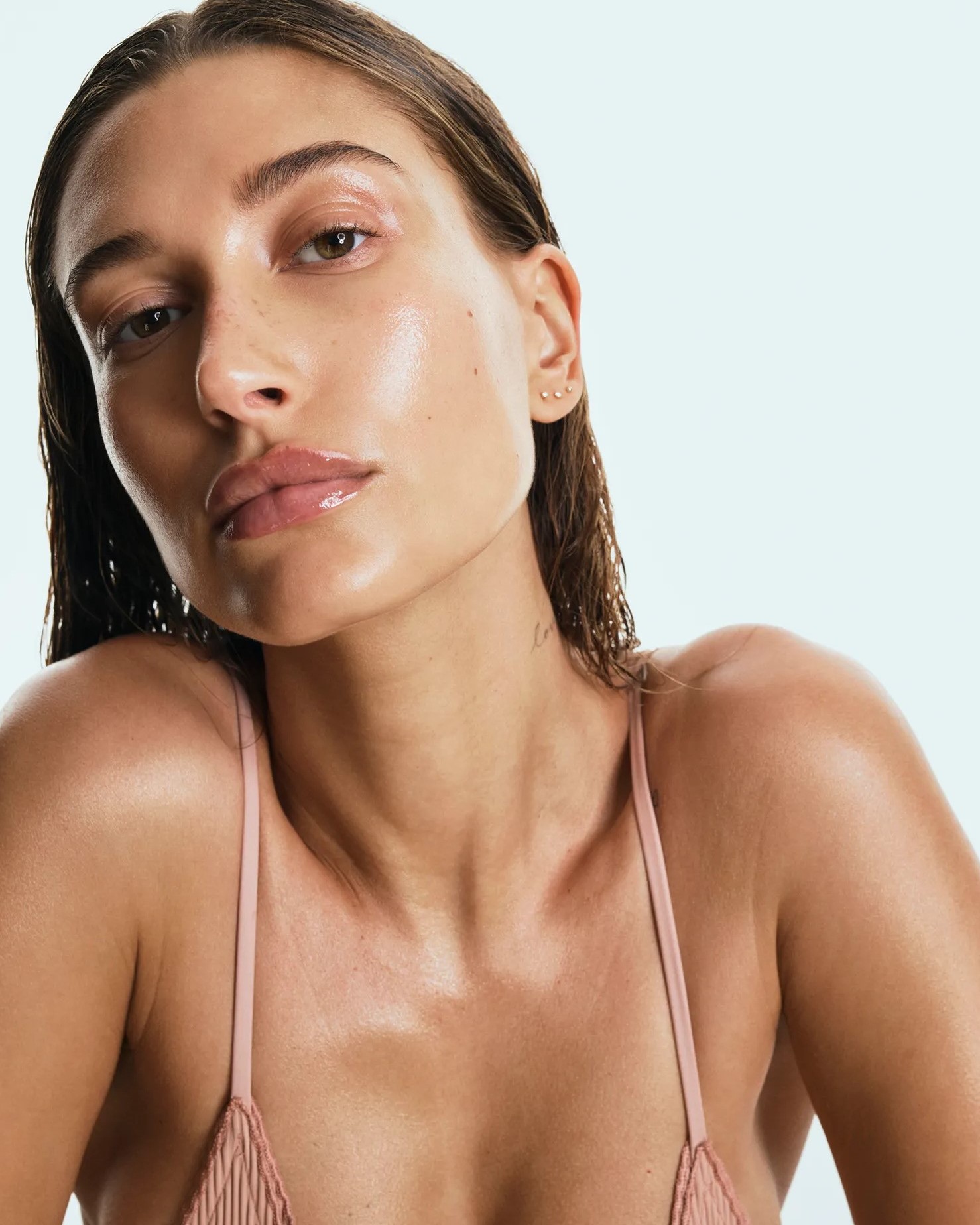 Hinh anh 3 bí quyết đằng sau lớp makeup đặc trưng của Hailey Bieber 6