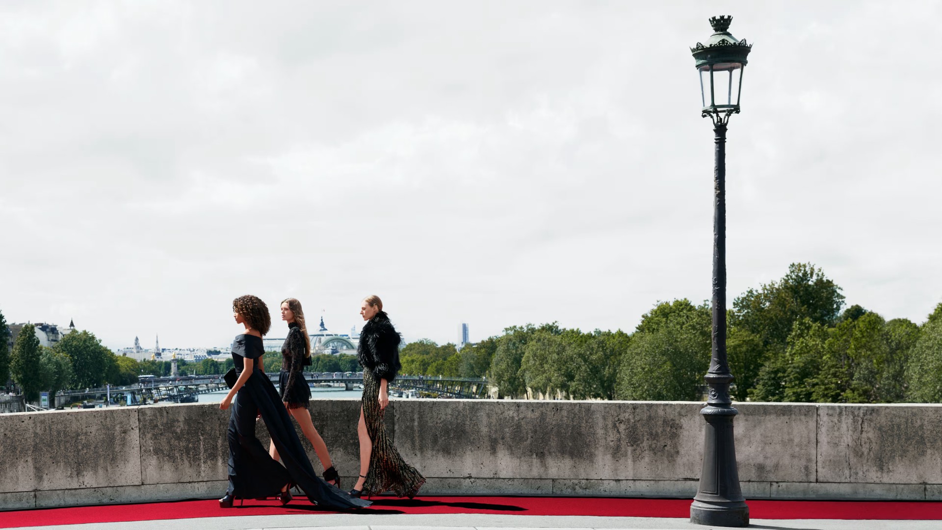 Hinh anh Elie Saab x H&M: “Ông vua đầm dạ hội” quyết định “bình dân hóa”? 1