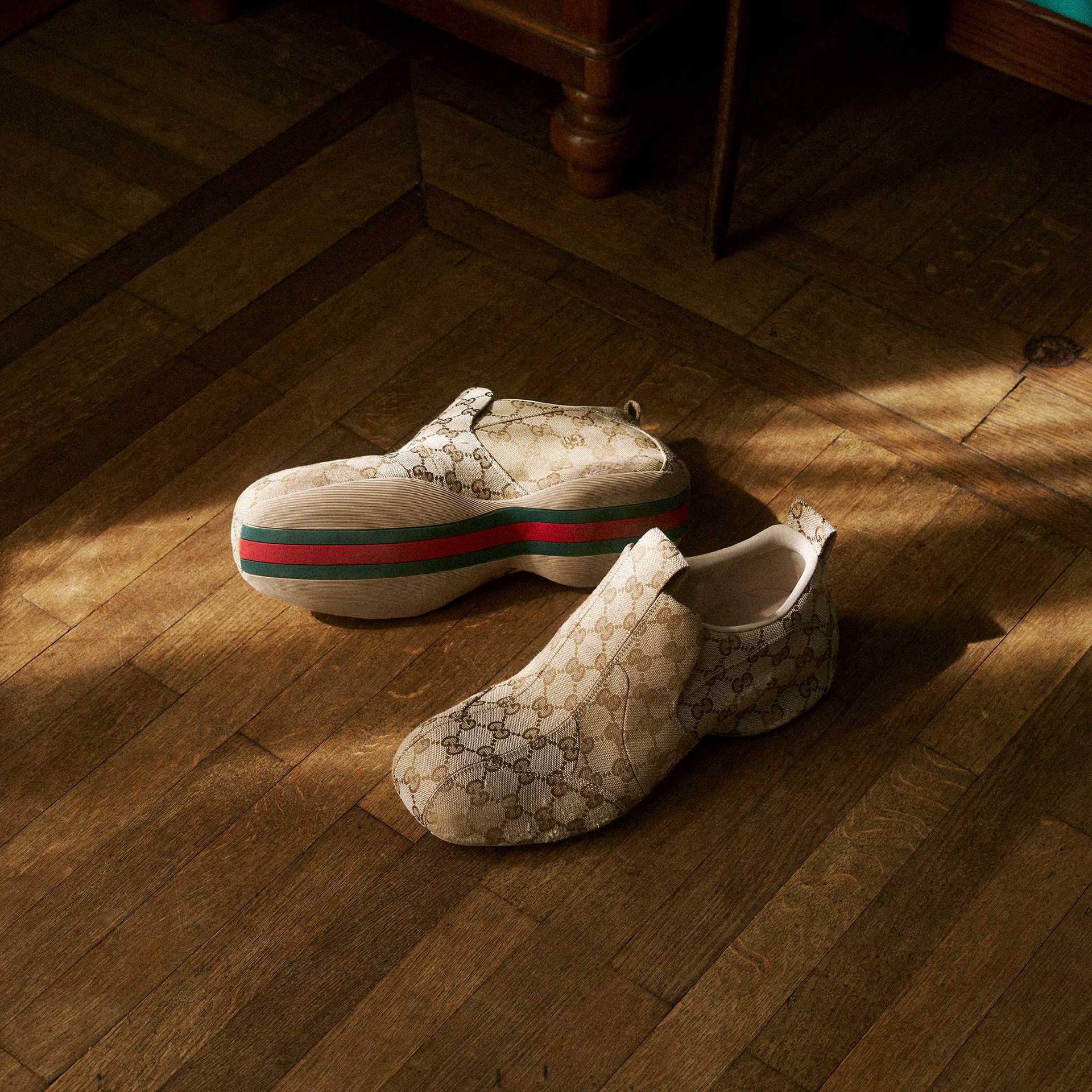 Hinh anh Gucci và phép thử “Made in China” 6