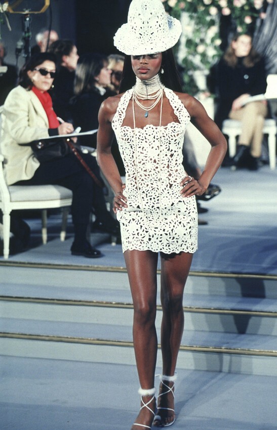 Hinh anh Trước khi cánh cửa Met khép lại, “đứa trẻ hư” John Galliano đã thắp sáng tàn tích Haute Couture 14
