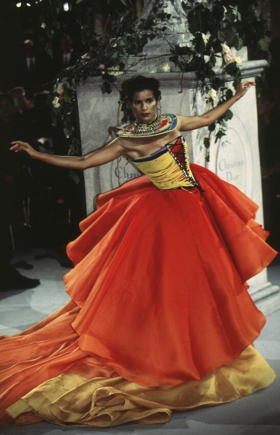 Hinh anh Trước khi cánh cửa Met khép lại, “đứa trẻ hư” John Galliano đã thắp sáng tàn tích Haute Couture 10