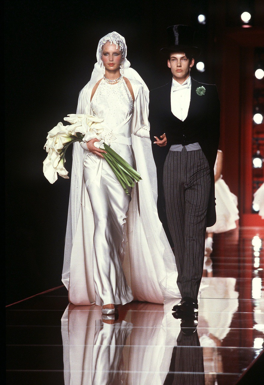 Hinh anh Trước khi cánh cửa Met khép lại, “đứa trẻ hư” John Galliano đã thắp sáng tàn tích Haute Couture 28