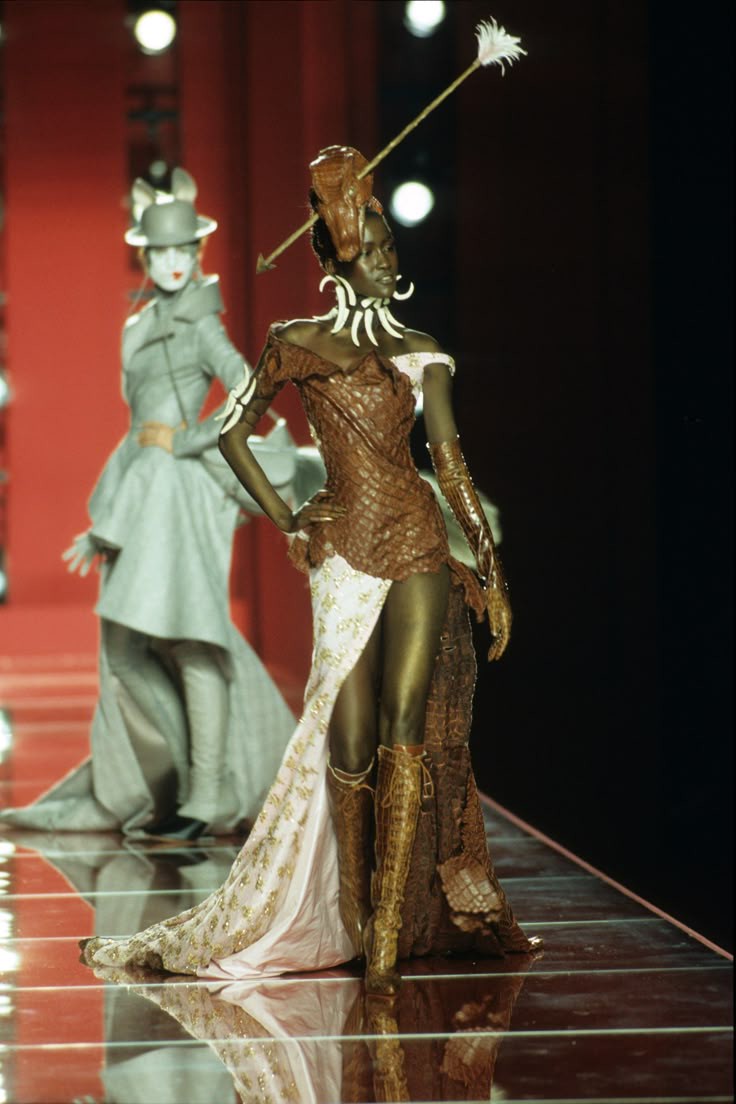 Hinh anh Trước khi cánh cửa Met khép lại, “đứa trẻ hư” John Galliano đã thắp sáng tàn tích Haute Couture 30