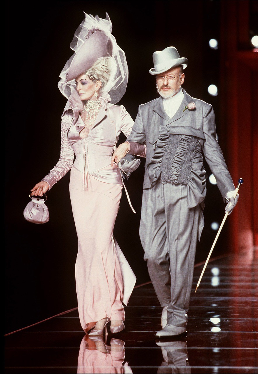 Hinh anh Trước khi cánh cửa Met khép lại, “đứa trẻ hư” John Galliano đã thắp sáng tàn tích Haute Couture 29