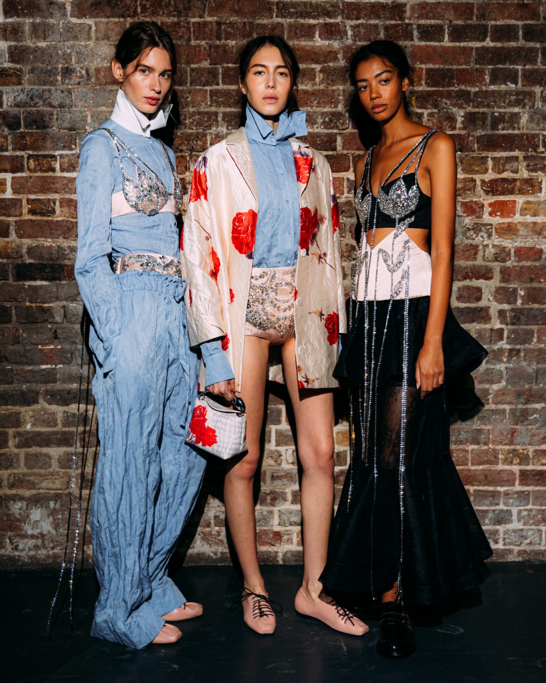 Hinh anh Đồng lòng với NYFW, 3 xu hướng phụ kiện của London Fashion Week SS27 tiếp tục “truất ngôi” chủ nghĩa tối giản 8