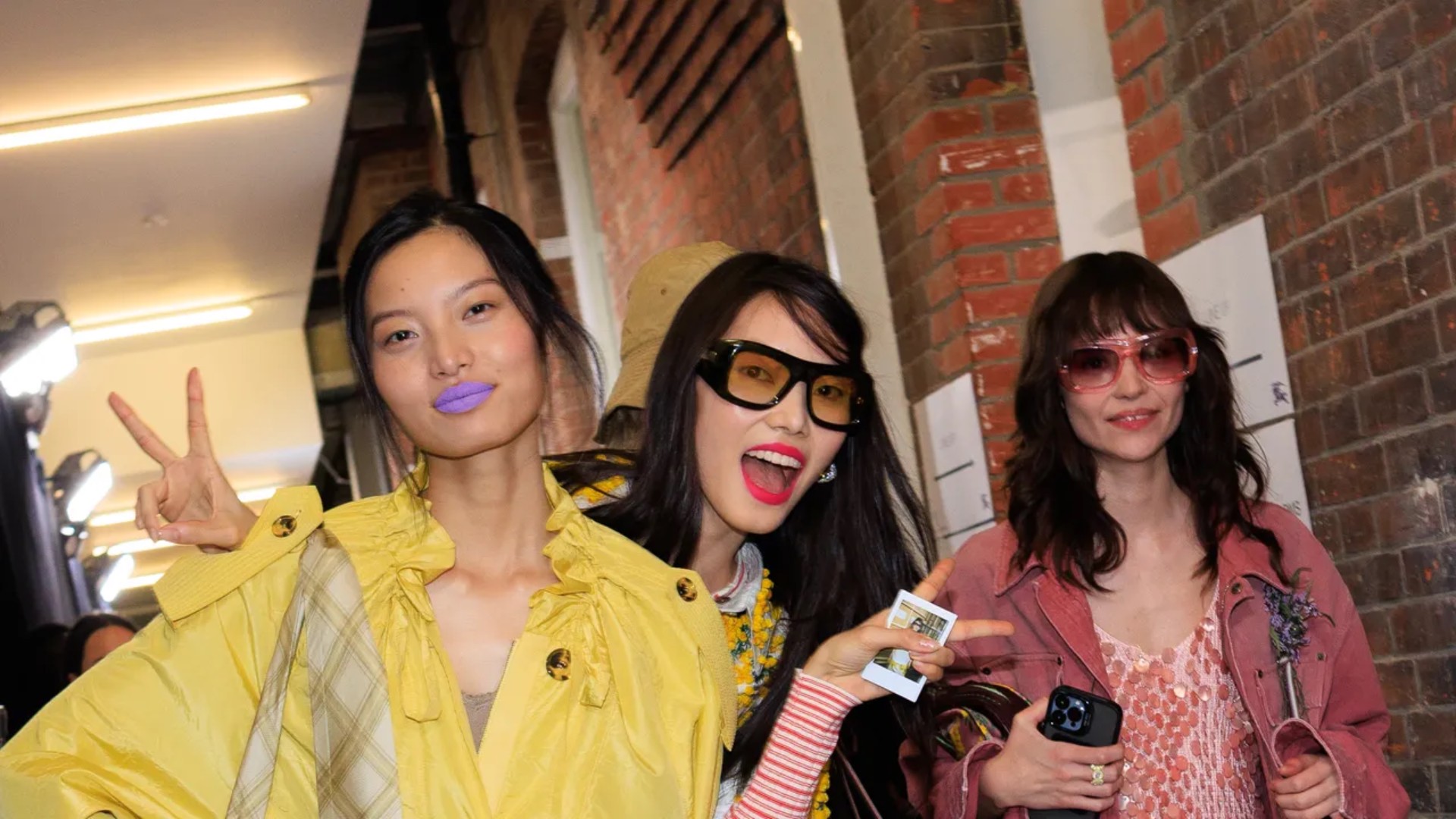 Hinh anh Đồng lòng với NYFW, 3 xu hướng phụ kiện của London Fashion Week SS27 tiếp tục “truất ngôi” chủ nghĩa tối giản 1