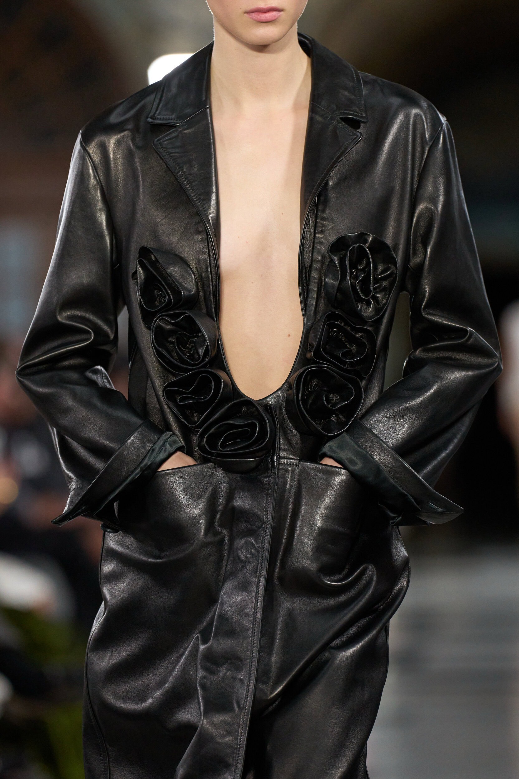 Hinh anh Một Simone Rocha đời thường mang linh hồn Caravaggio trên sàn diễn Xuân Hè 2027 21