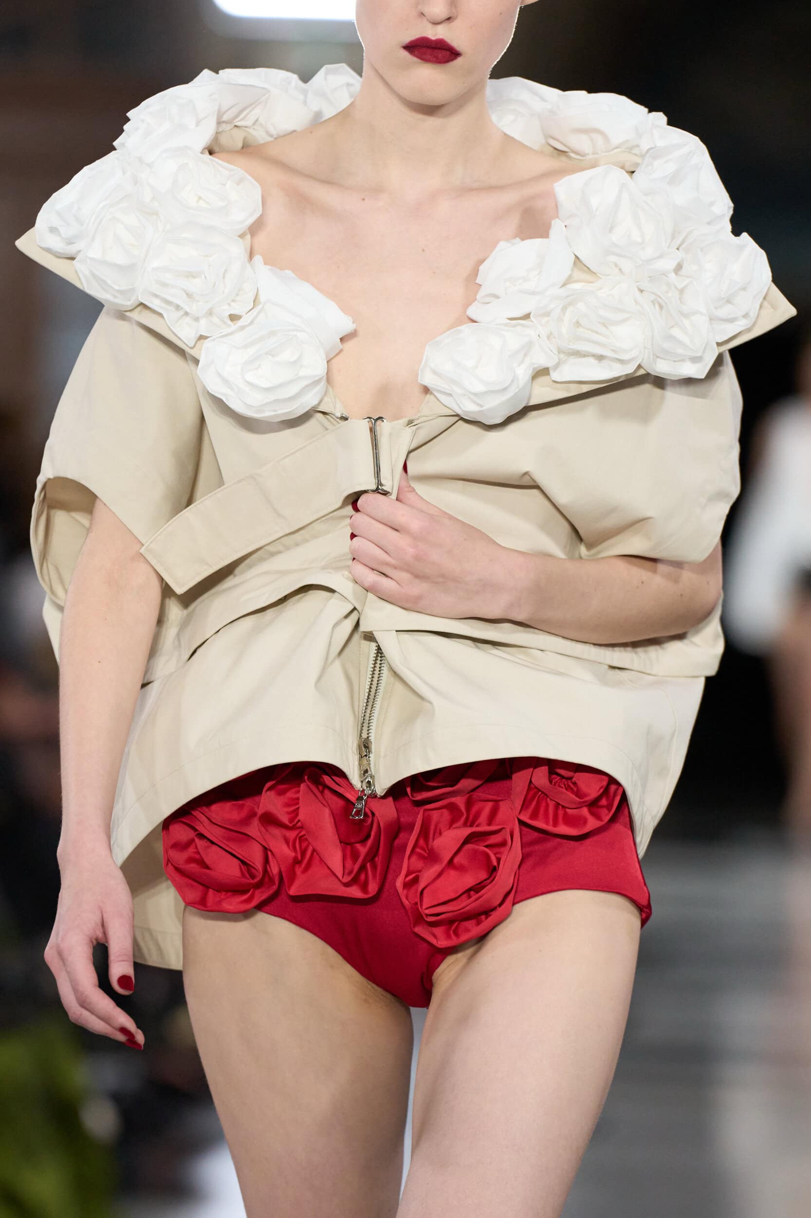 Hinh anh Một Simone Rocha đời thường mang linh hồn Caravaggio trên sàn diễn Xuân Hè 2027 15