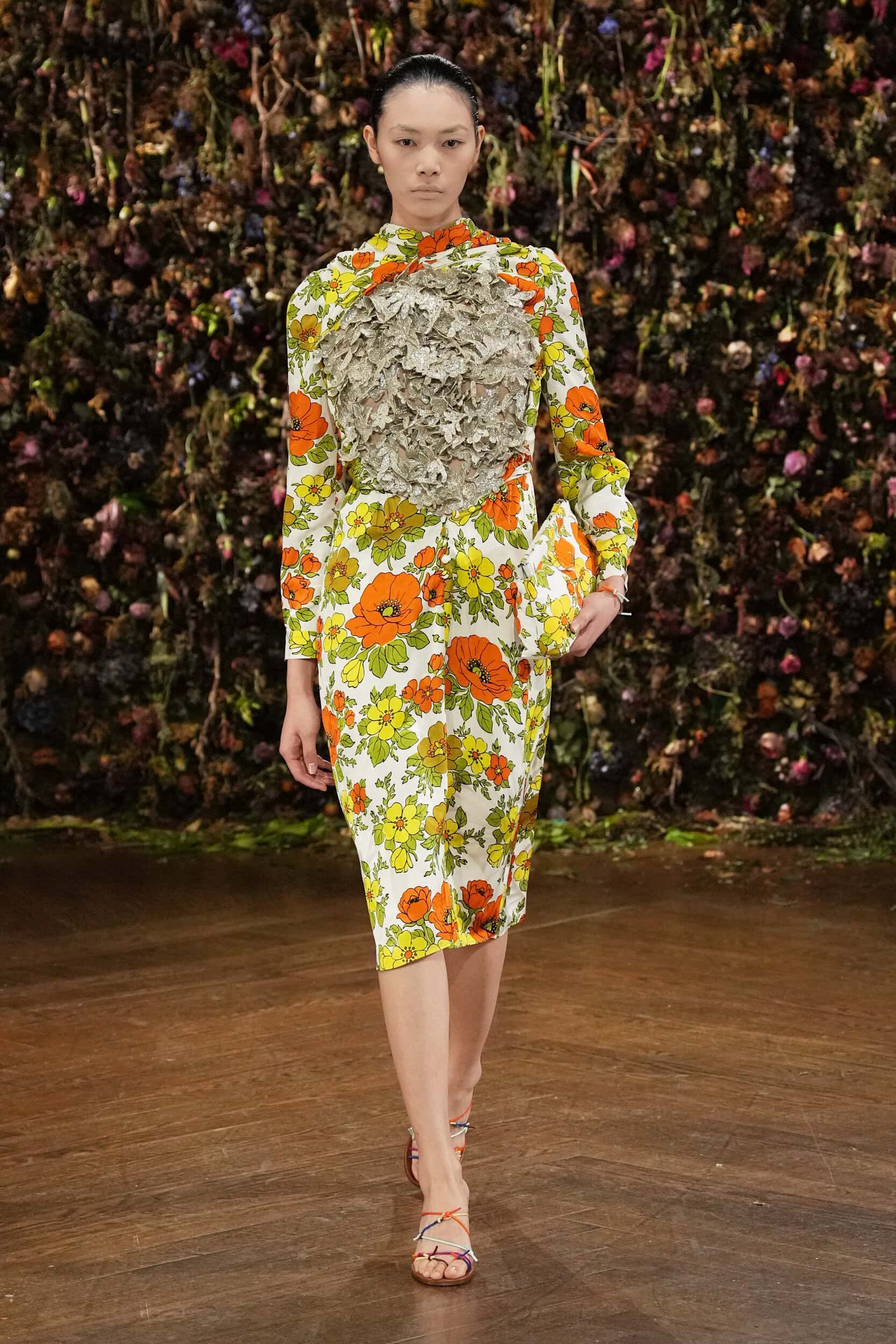 Hinh anh Maison Margiela Xuân 2027: Sự đối lập cứng cáp giữa rừng hoa mềm mại 10