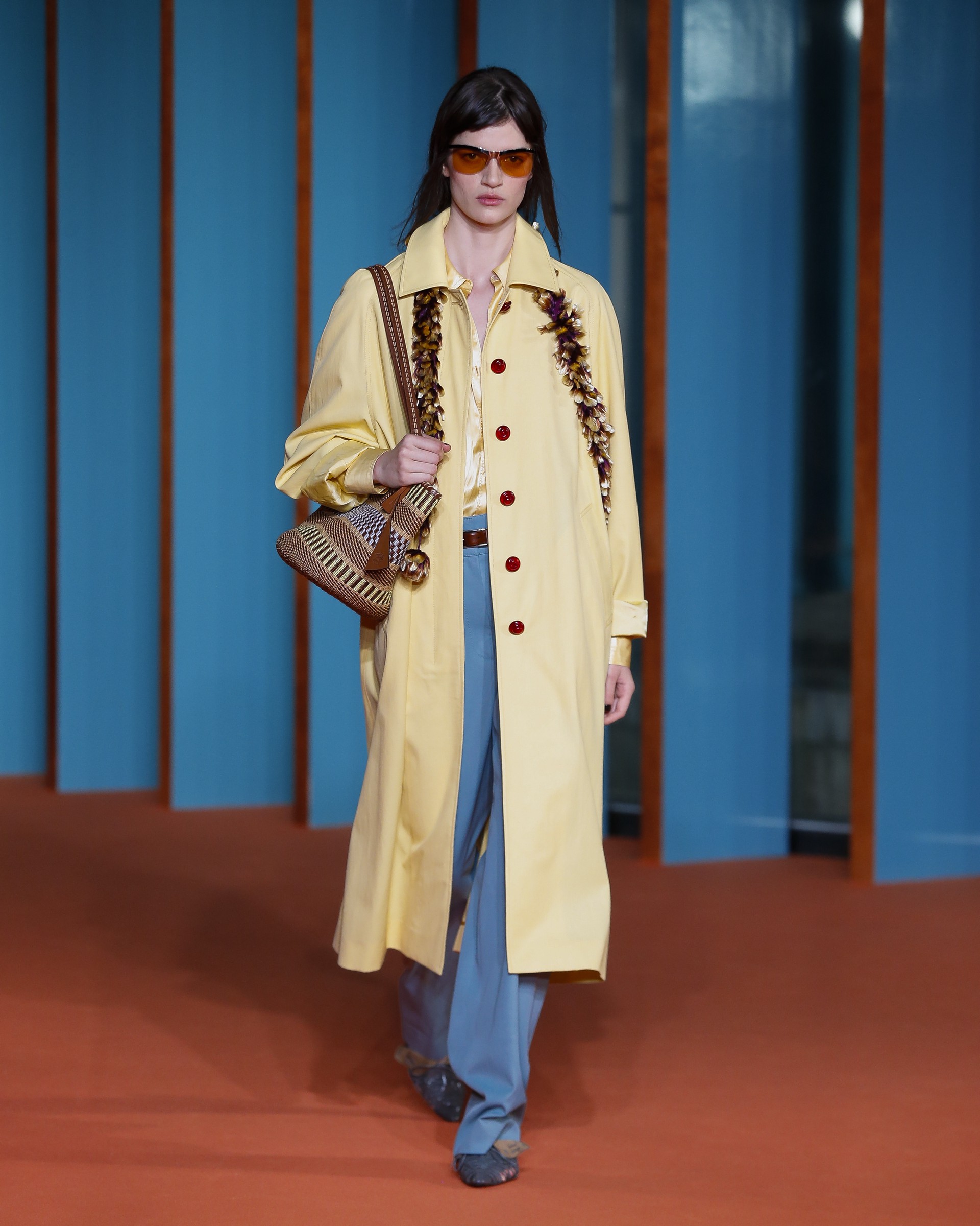 Hinh anh Tory Burch Xuân Hè 2027: lạc bước giữa vườn thơ 12