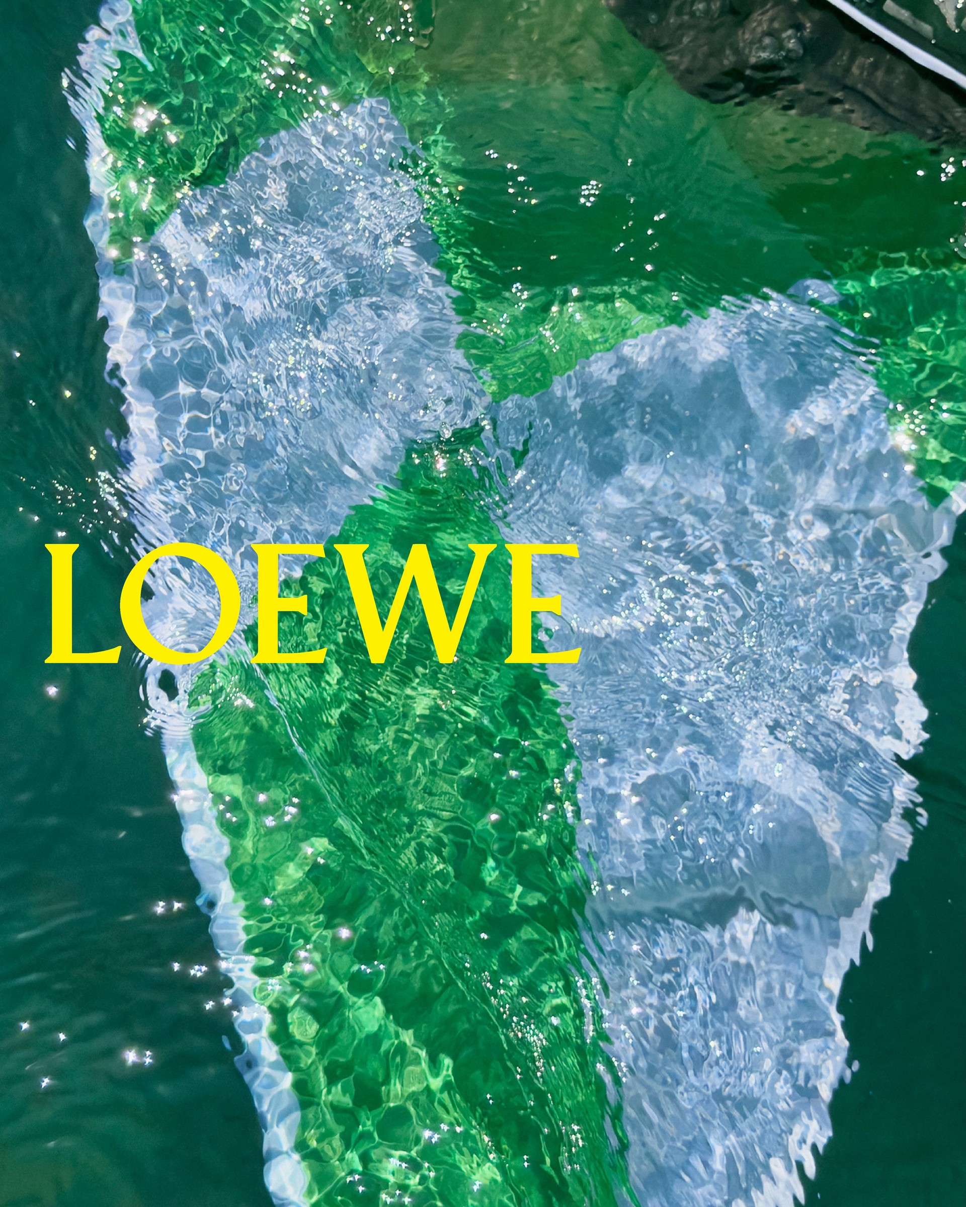 Hinh anh LOEWE Xuân Hè 2027: Giấc mộng mùa hè Tây Ban Nha của những tâm hồn Mỹ 4