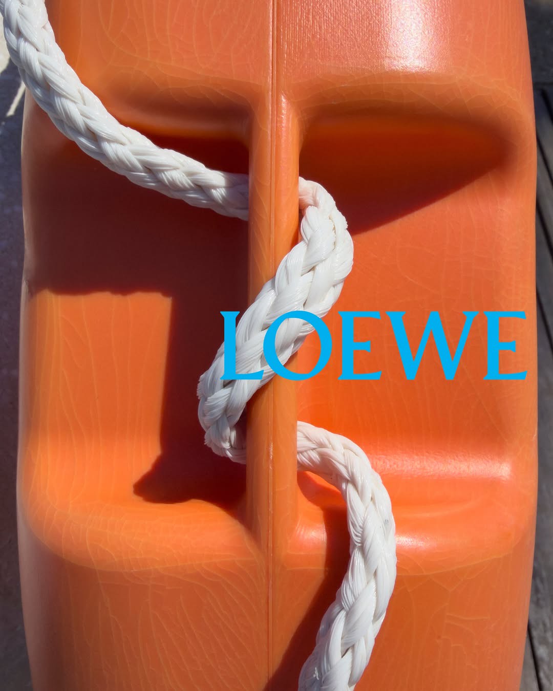Hinh anh LOEWE Xuân Hè 2027: Giấc mộng mùa hè Tây Ban Nha của những tâm hồn Mỹ 7