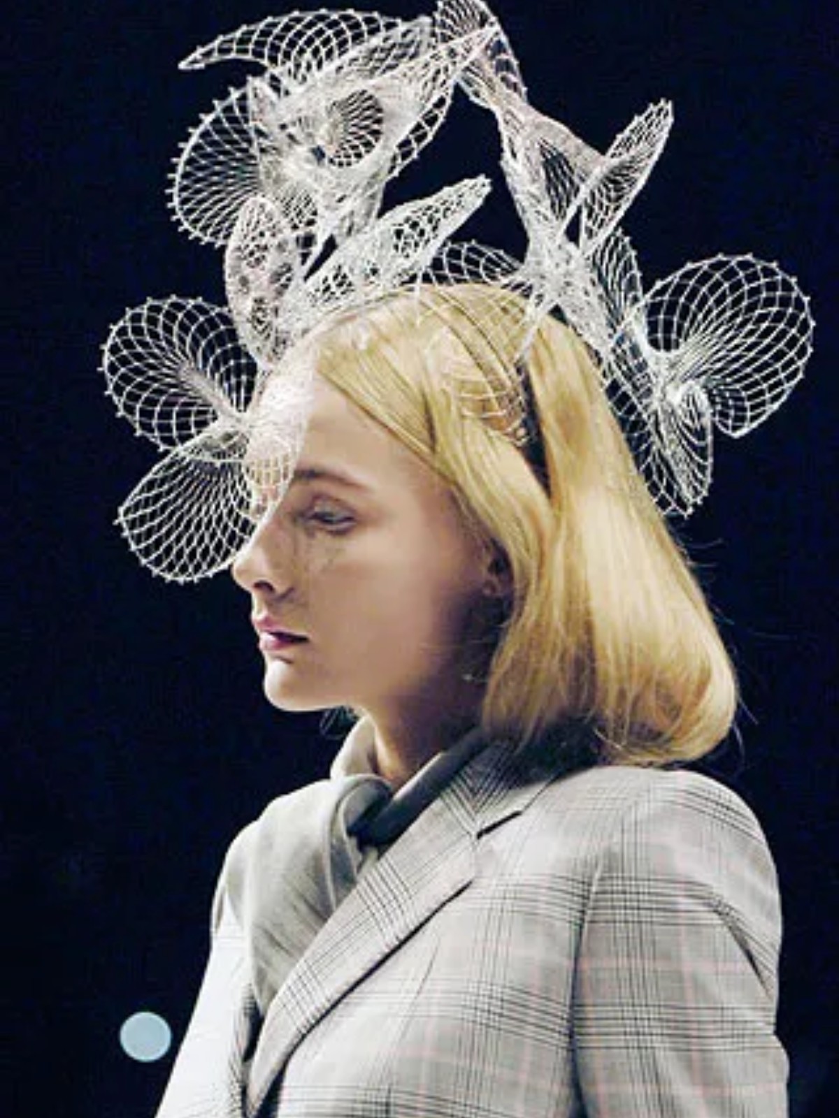 Hinh anh Alexander McQueen và Isabella Blow: Một mối duyên, những đường may dang dở 16