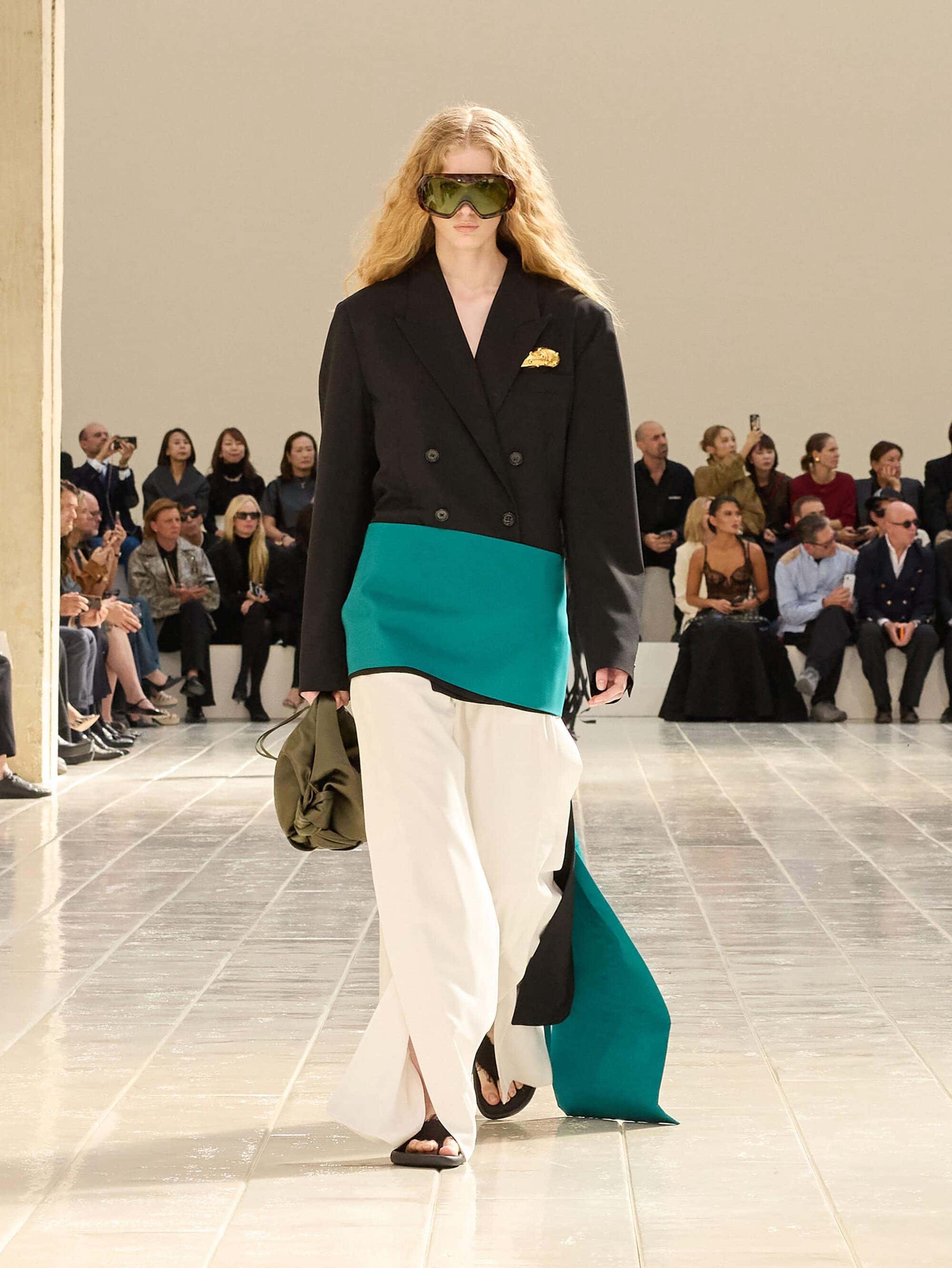 Hinh anh Balenciaga Ready-to-Wear Xuân 2027: Khi tinh thần couture bước vào đời sống thường nhật 11