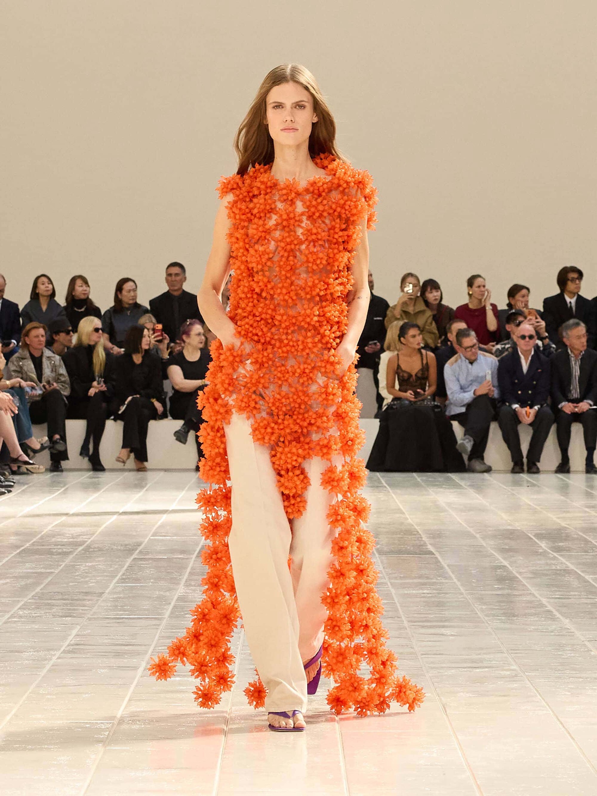 Hinh anh Balenciaga Ready-to-Wear Xuân 2027: Khi tinh thần couture bước vào đời sống thường nhật 12