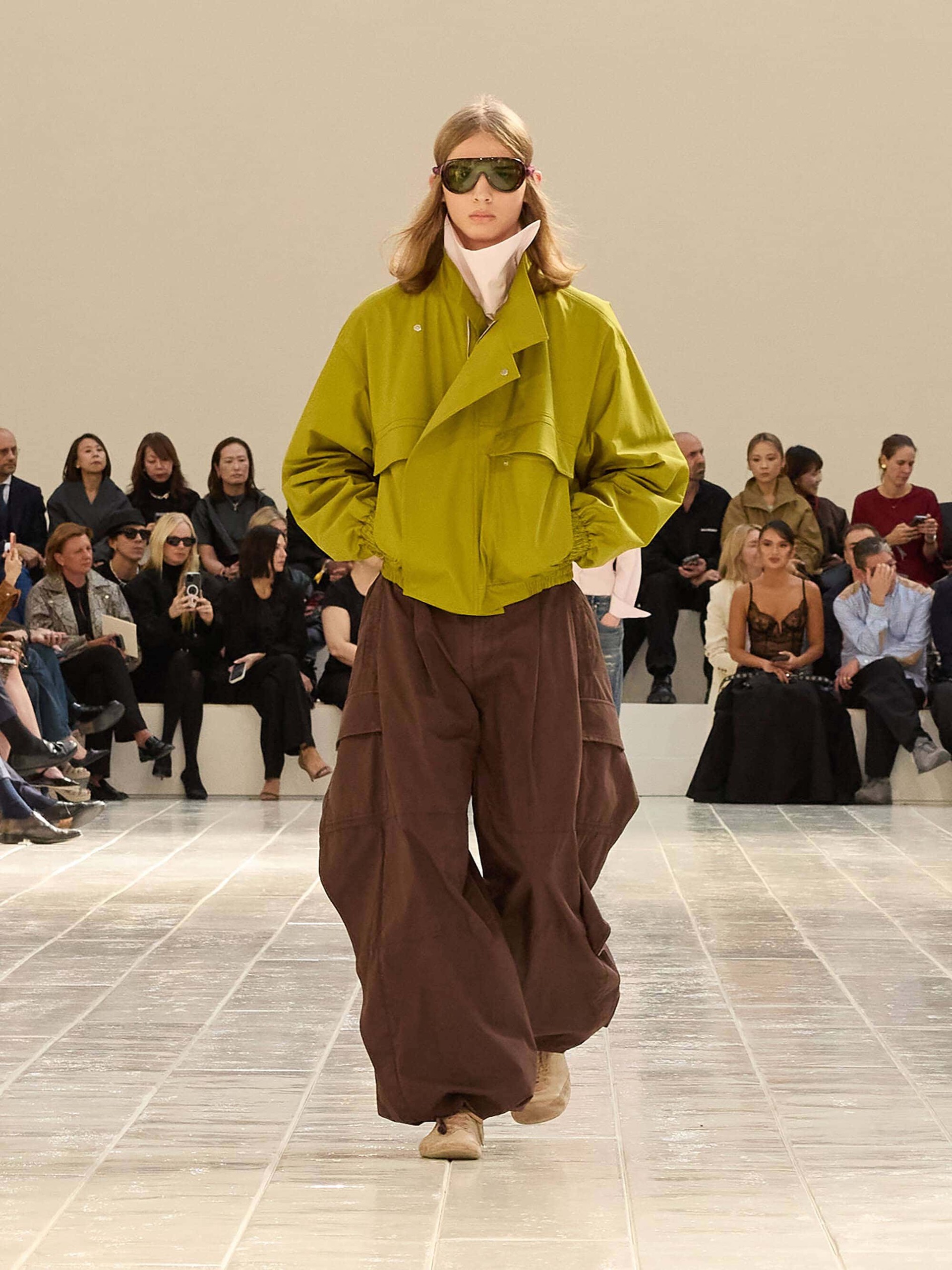 Hinh anh Balenciaga Ready-to-Wear Xuân 2027: Khi tinh thần couture bước vào đời sống thường nhật 10