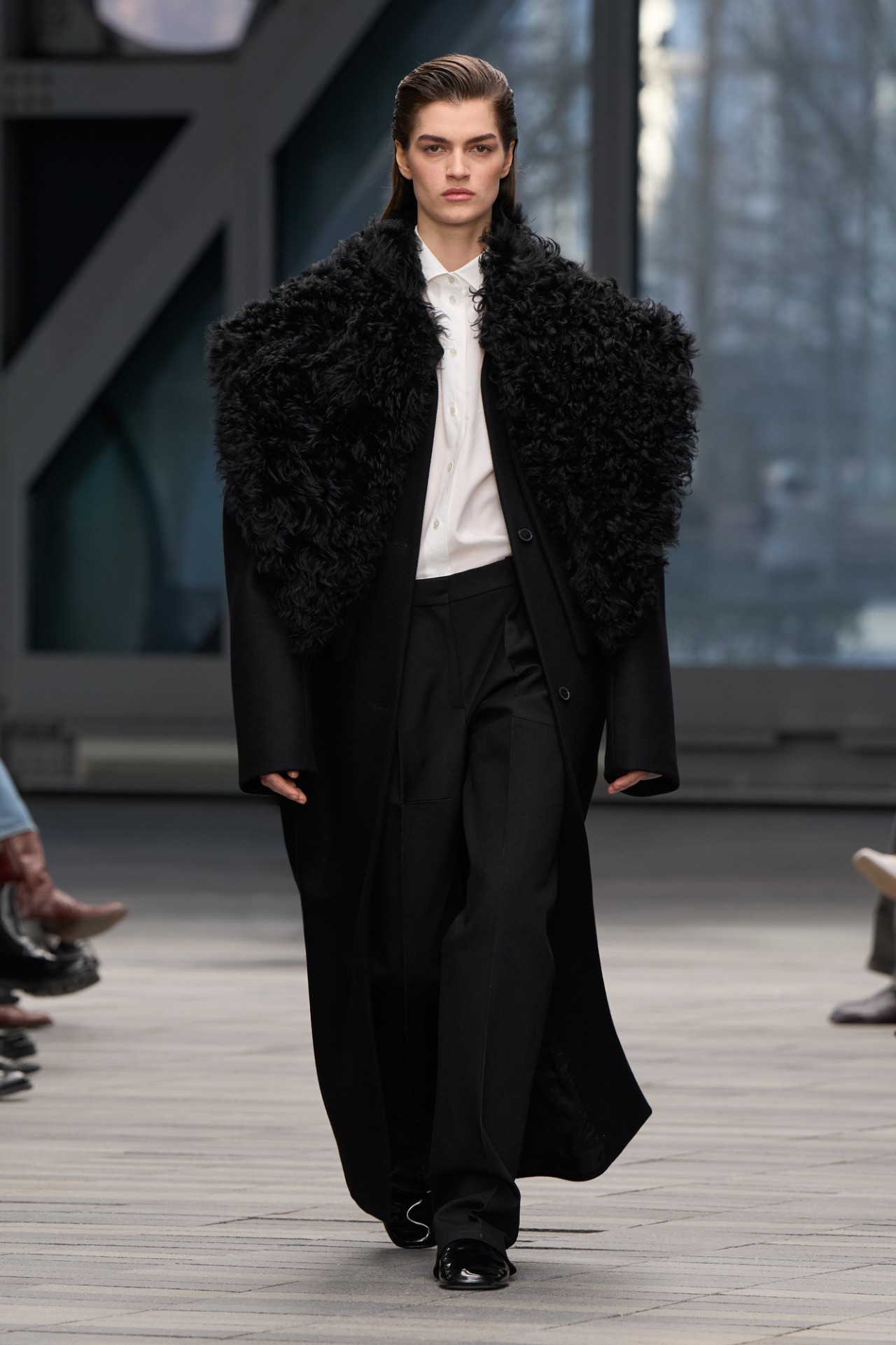 Hinh anh Chiếc ghế sáng tạo bỏ trống, Calvin Klein và Alexander McQueen loay hoay tìm lại đà tăng trưởng 8