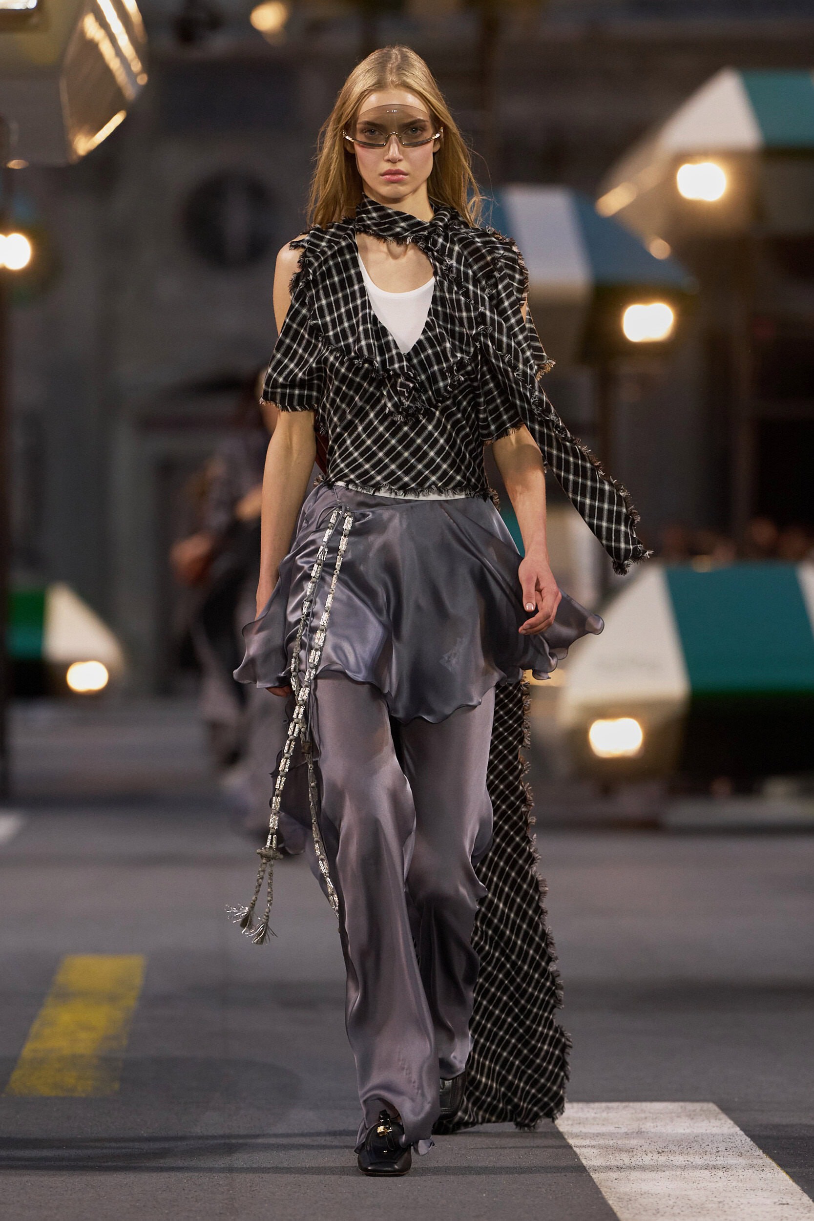 Hinh anh Louis Vuitton Xuân/Hè 2027: Chuyến du hành tới tương lai 13