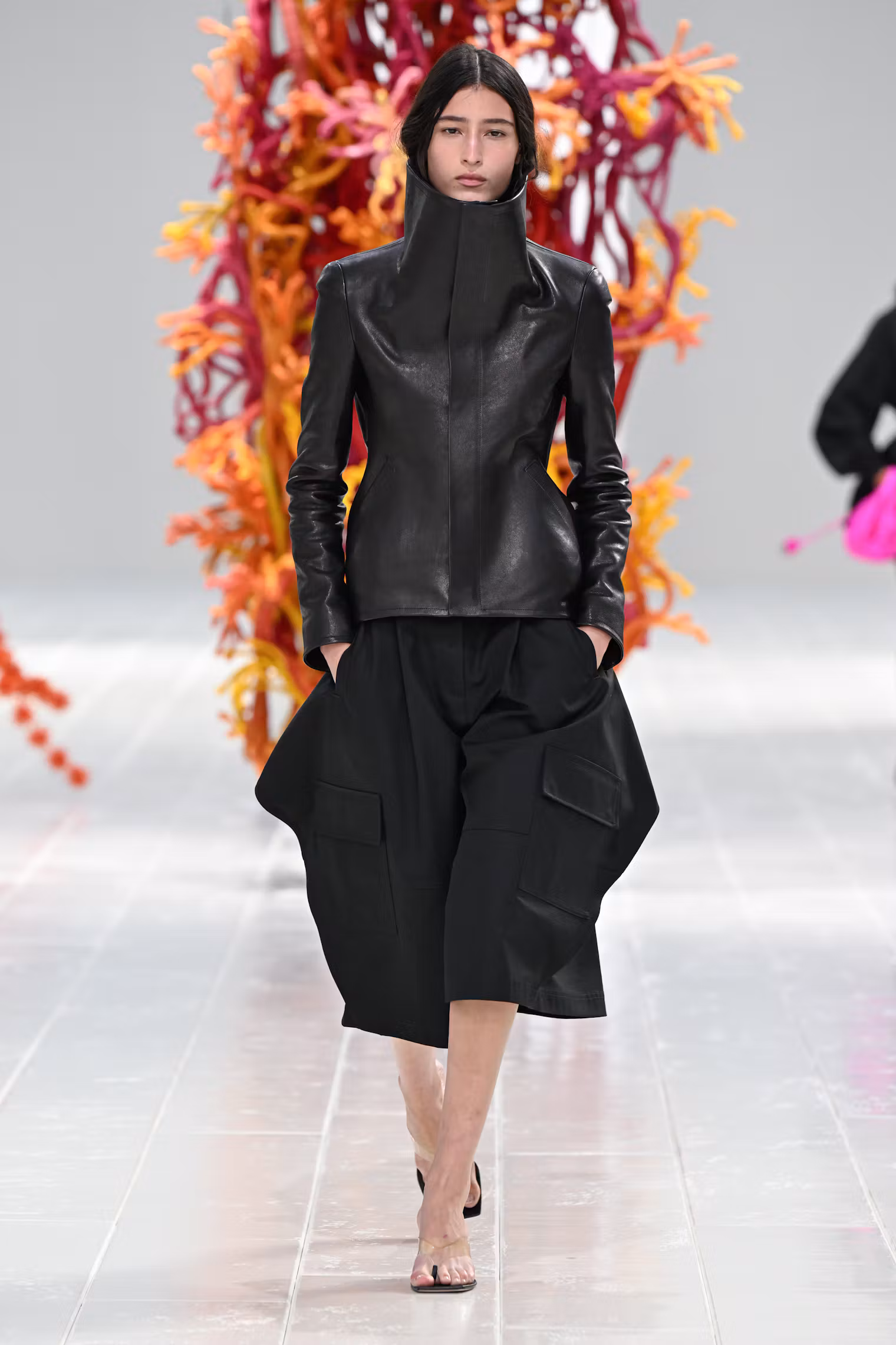 Hinh anh Balenciaga Ready-to-Wear Xuân 2027: Khi tinh thần couture bước vào đời sống thường nhật 13
