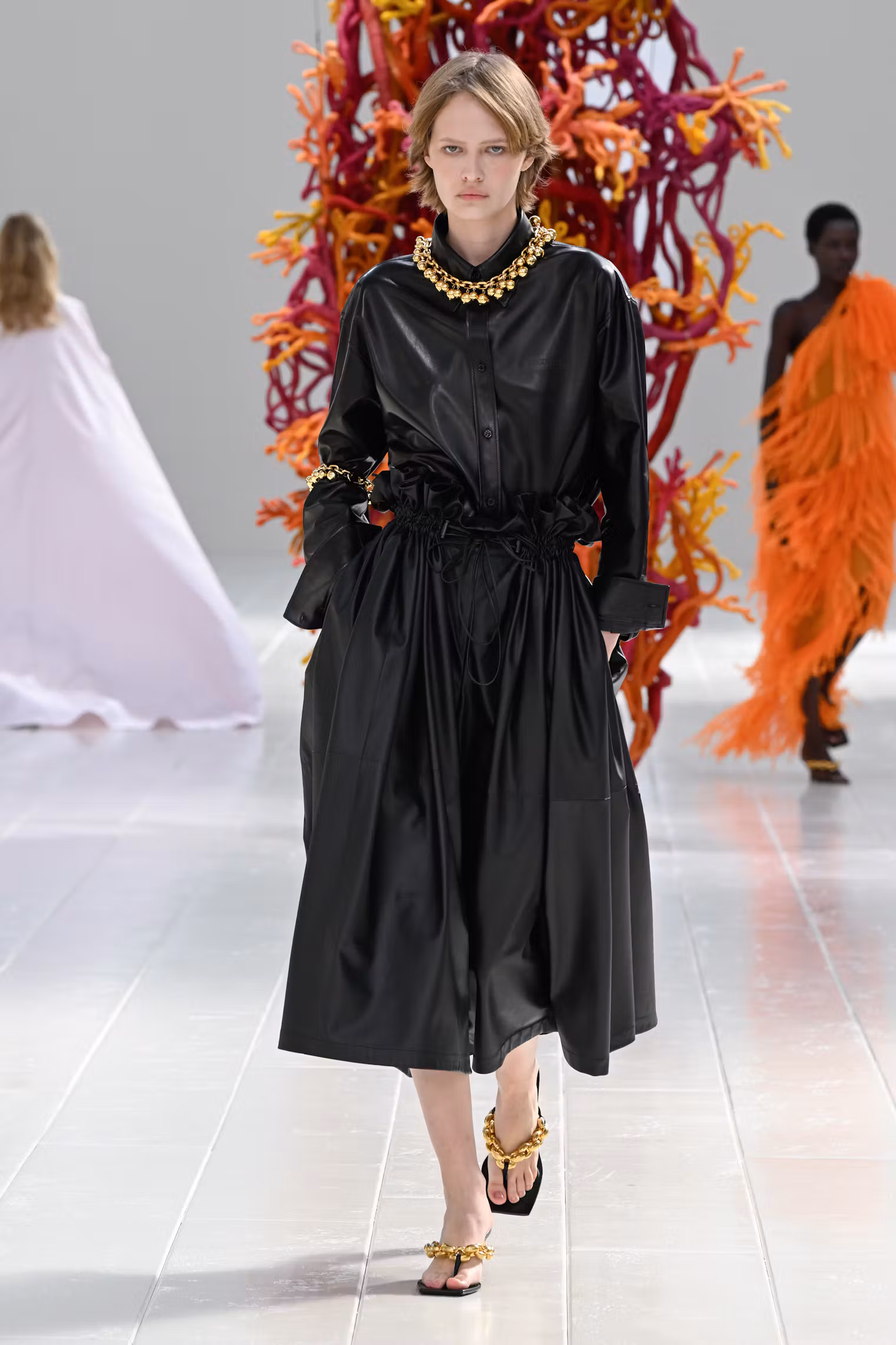 Hinh anh Balenciaga Ready-to-Wear Xuân 2027: Khi tinh thần couture bước vào đời sống thường nhật 16