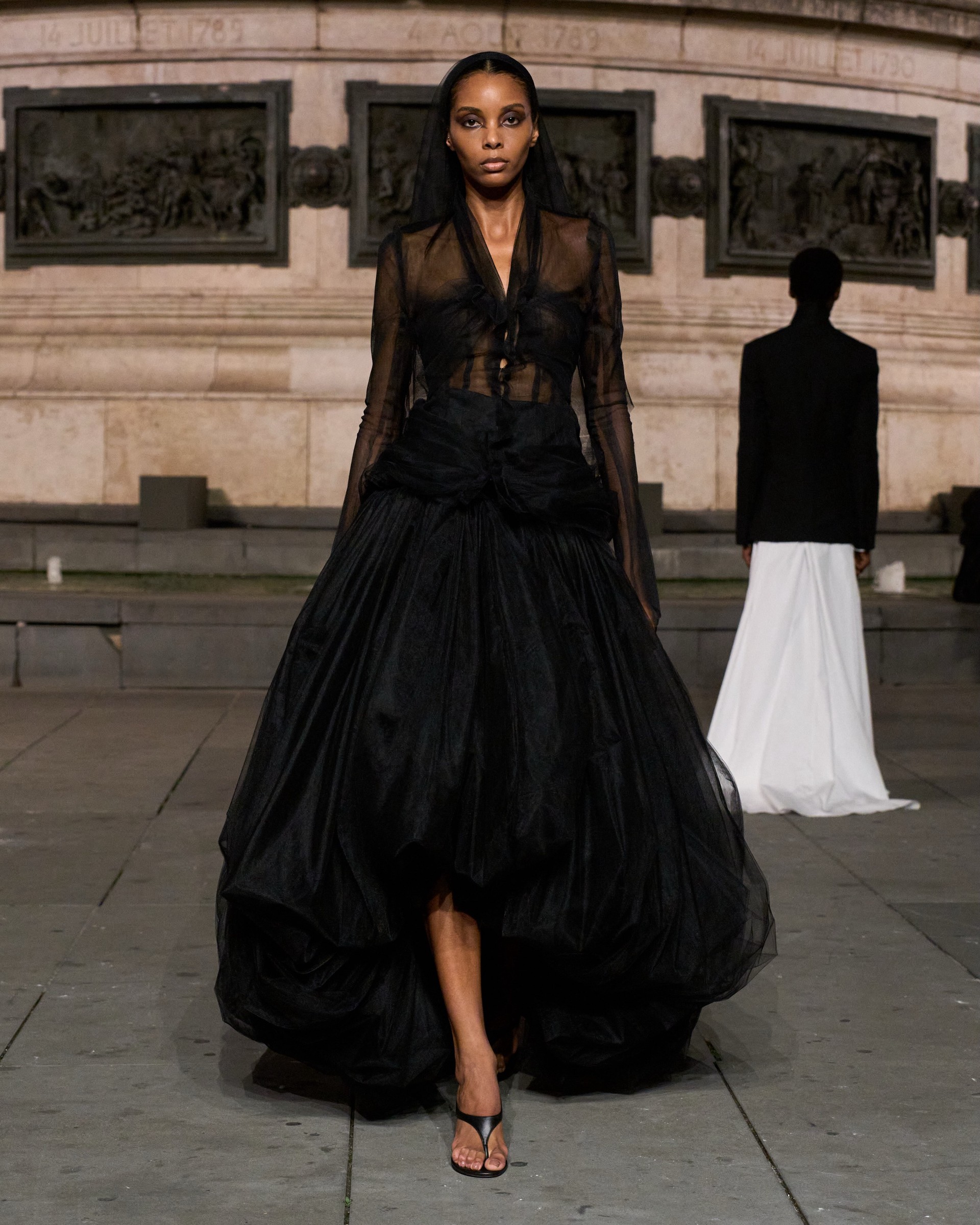 Hinh anh Paris Fashion Week: Những thế giới khác lạ trên sàn diễn thời trang 11