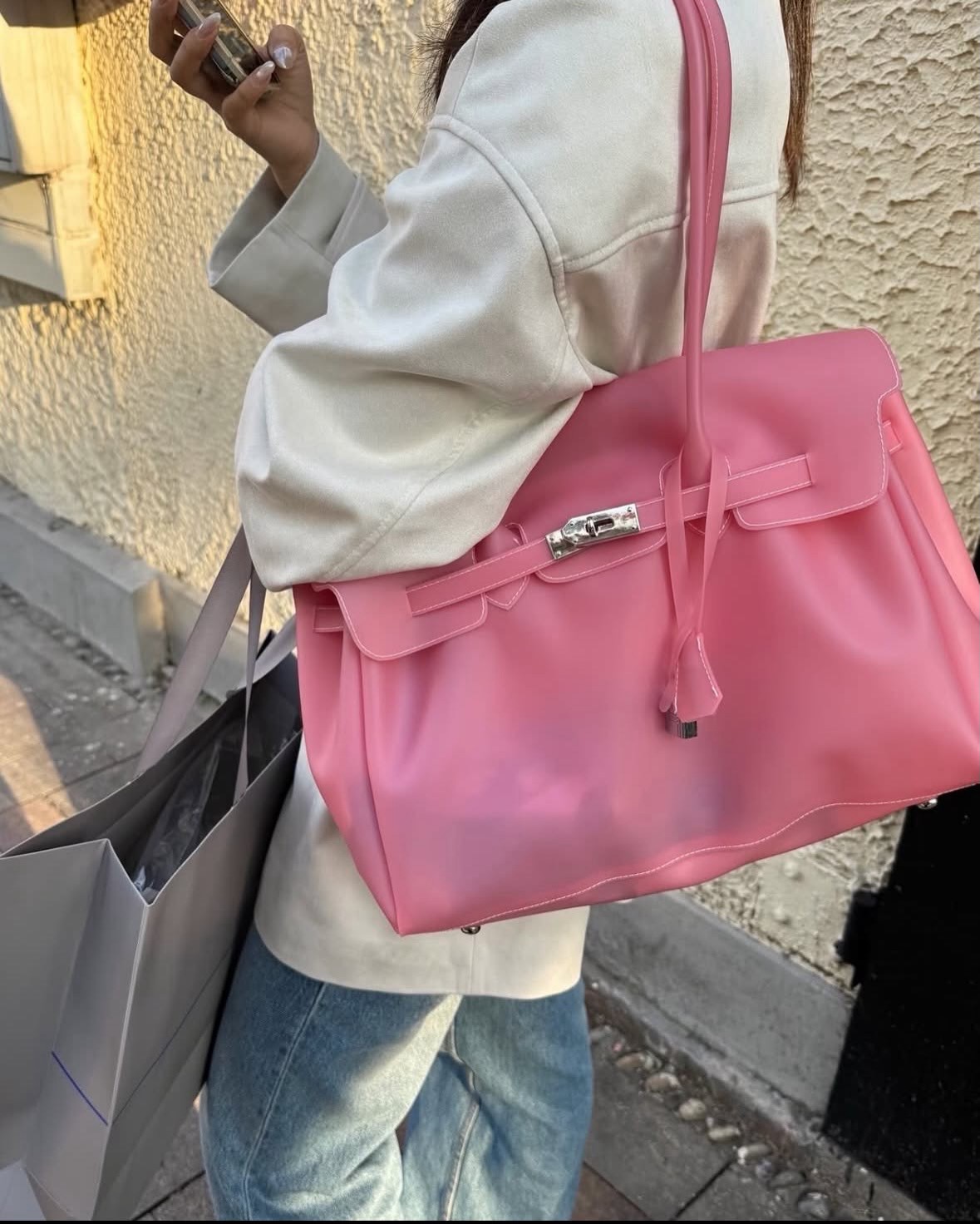 Hinh anh Bất chấp ngày mưa, xuống phố cùng jelly bag 19